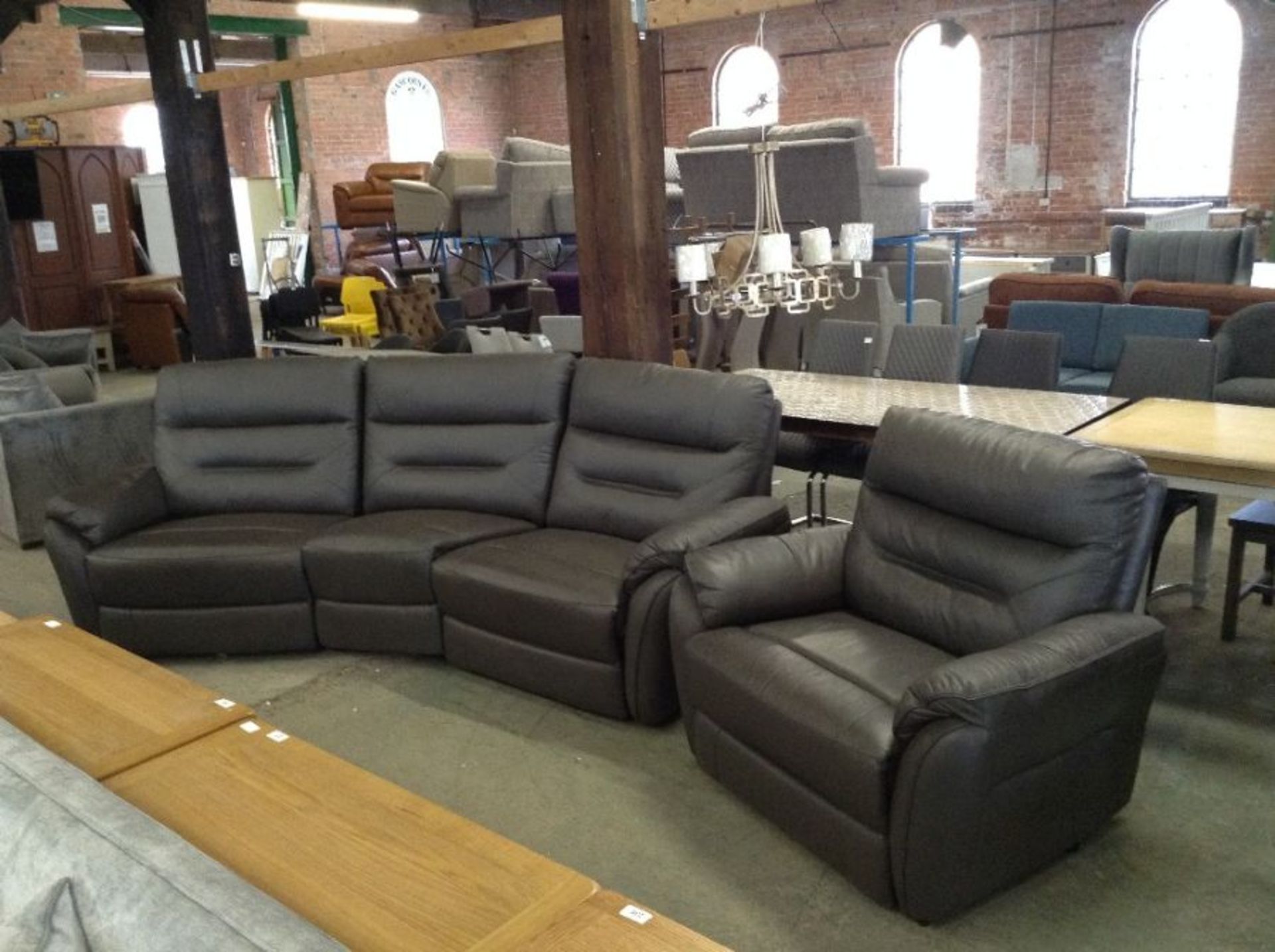 BROWN LEATHER 4 SEATER CURVE AND MANUAL RECLINING