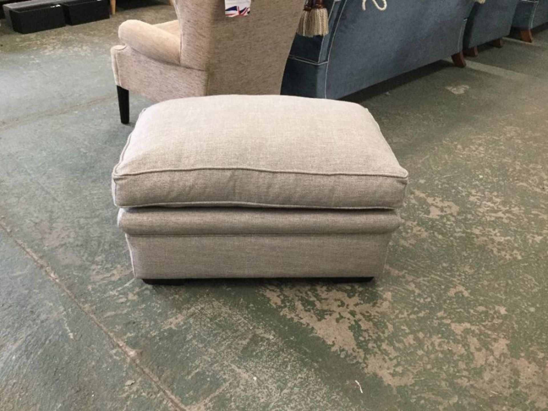 GREY FABRIC FOOTSTOOL (P-14 W001139708)