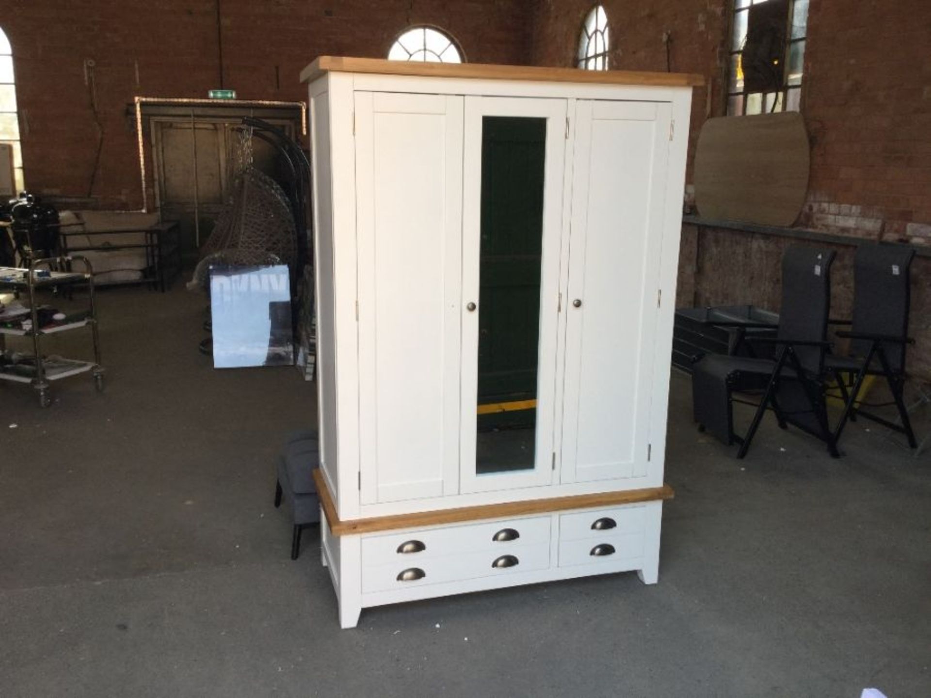 HAMPSHIRE WHITE PAINTED AND OAK TRIPLE WARDROBE (D