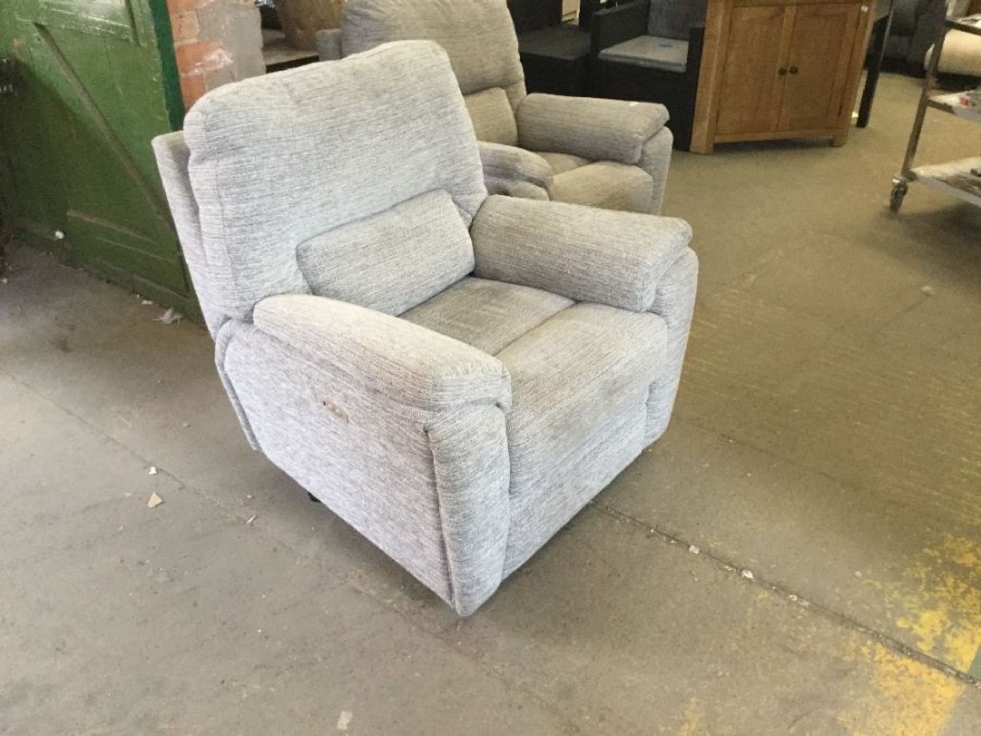 GREY FABRIC ELECTRIC RECLING CHAIR (P6-WO1030683)