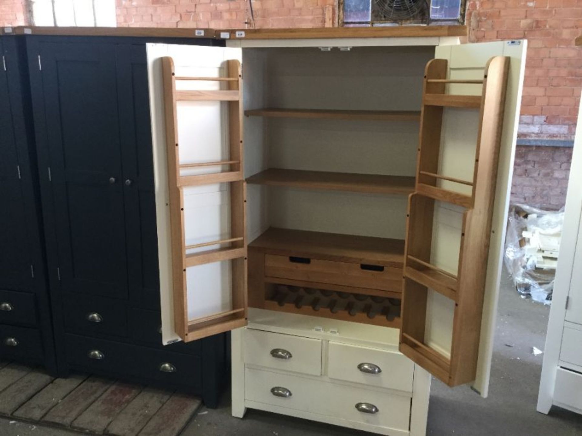 Hampshire White Painted Oak Large Larder Unit (B/82 -HP-LLU-W)(damaged) - Image 2 of 4