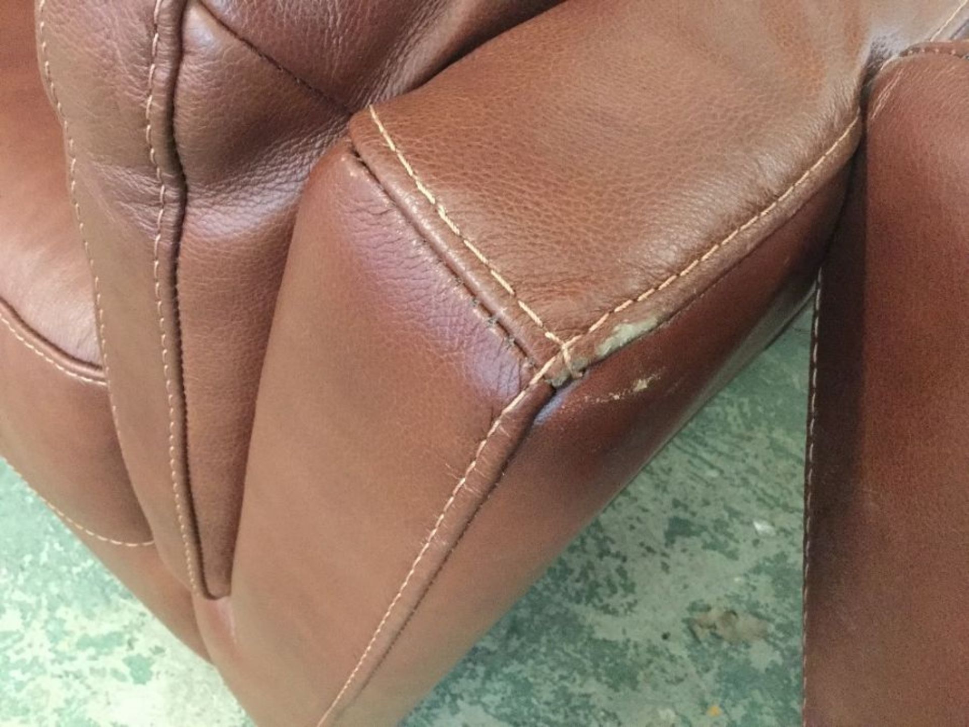 FELLINI TAN LEATHER 3 SEATER AND CHAIR (SCUFFED MISSING CORRECT FEET FAULTY ARM)(S1-9-10) - Image 3 of 4
