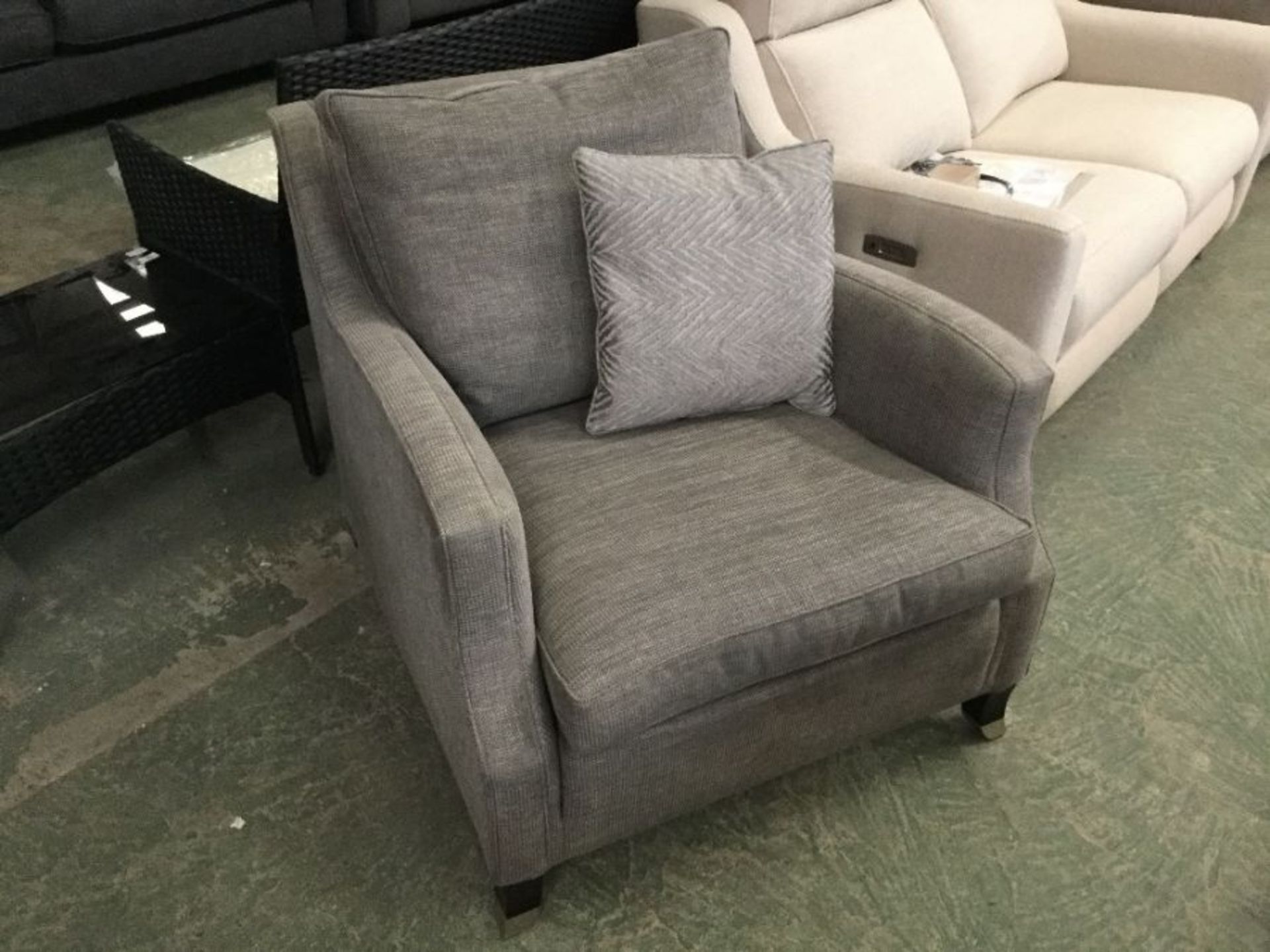 GREY PATTERNED ACCENT CHAIR (P19-WOO115504)