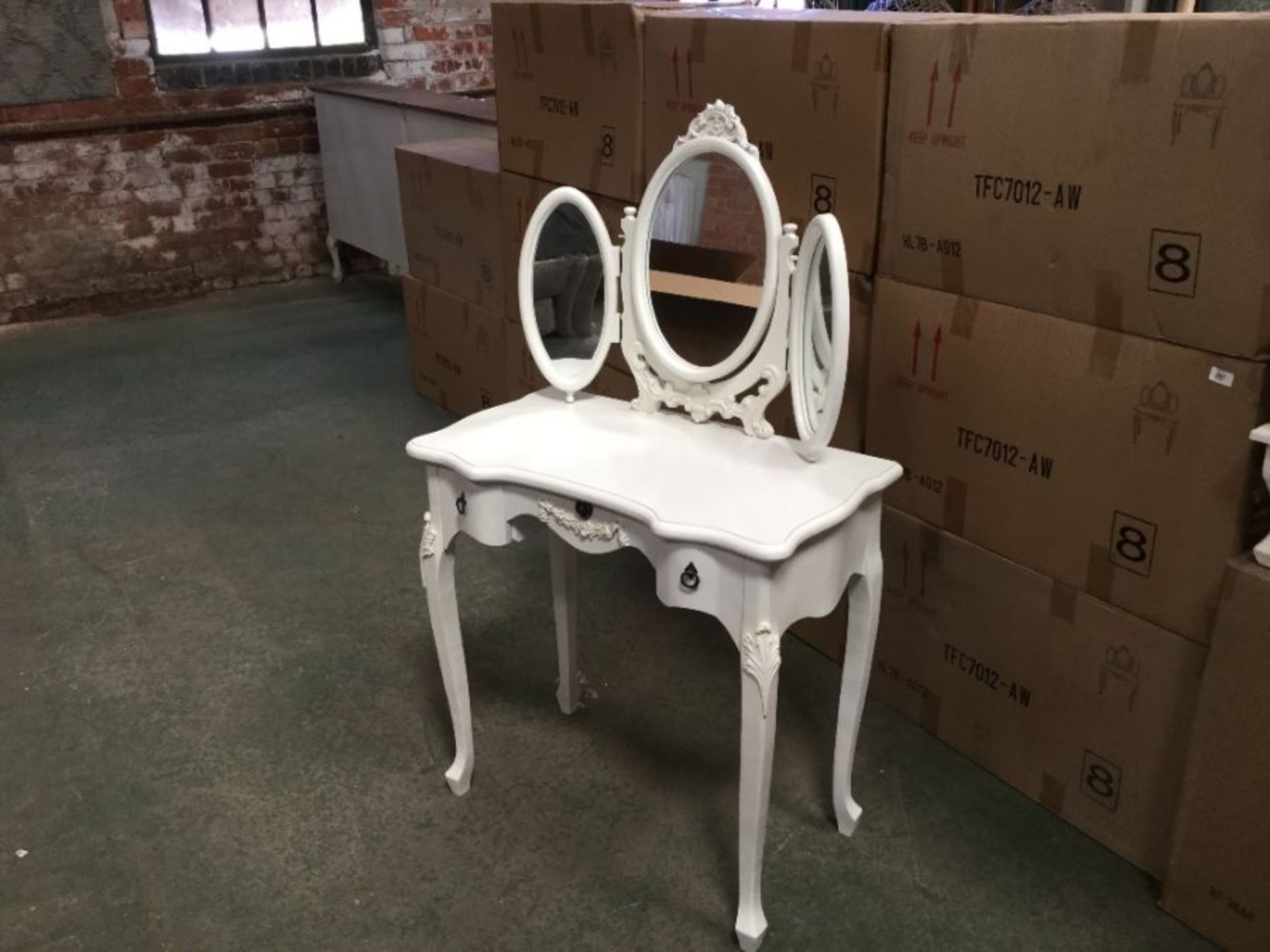 ANTQUE WHITE PAINTED DRESSING TABLE MIRROR (BOXED)