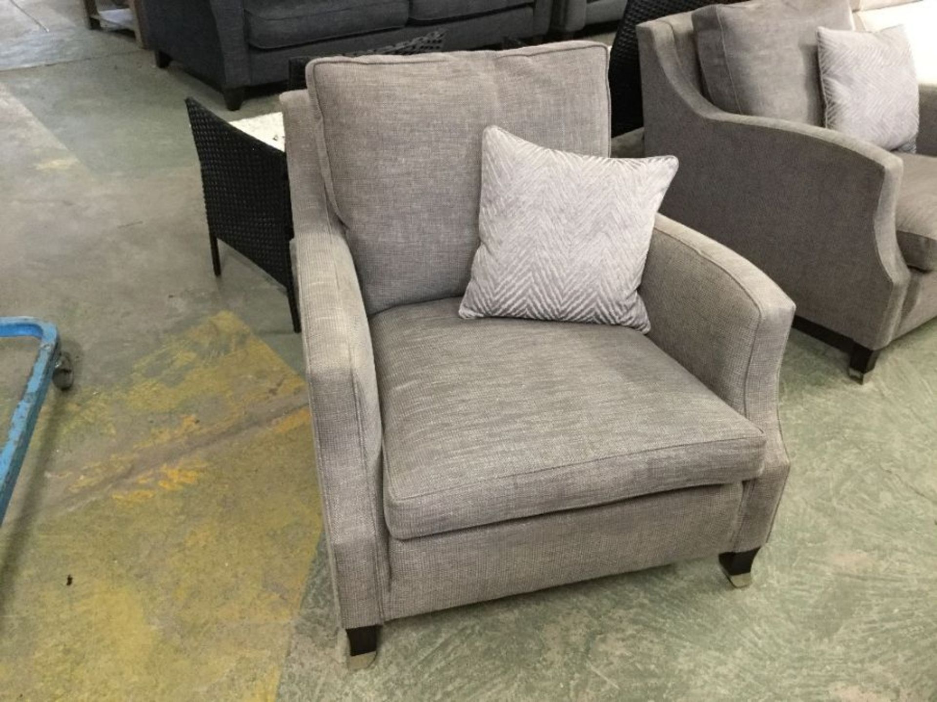 GREY PATTERNED ACCENT CHAIR (P19-WOO115502)