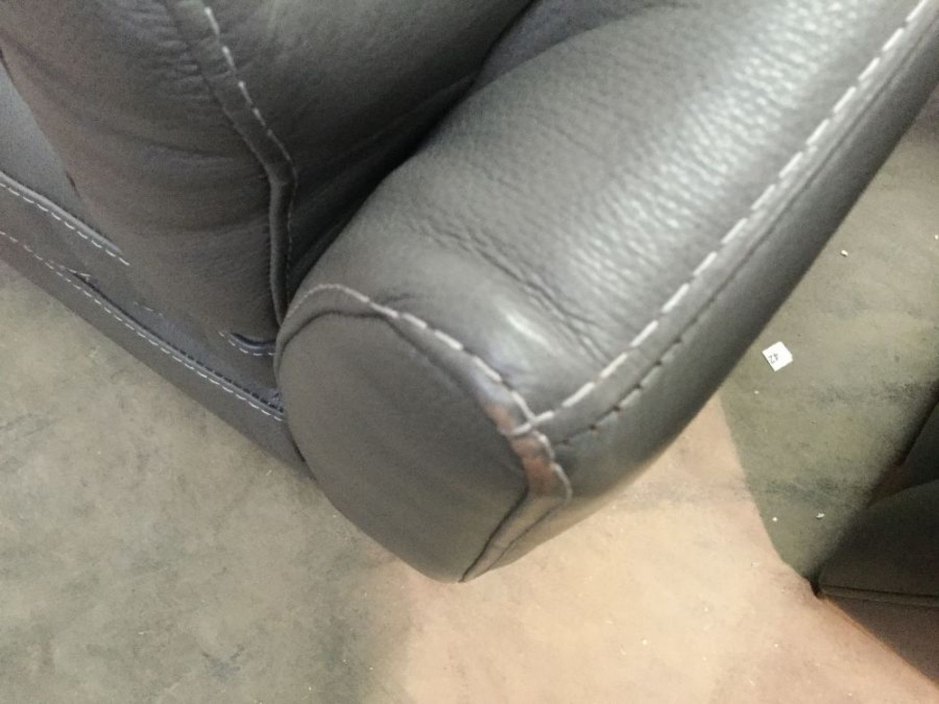 BANBURY GREY LEATHER 2 SEATER SOFA (SCUFFED)(S1-1) - Image 2 of 2