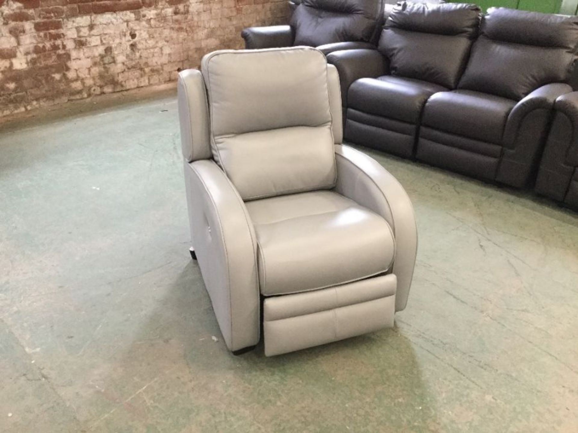 GREY LEATHER ELECTRIC RECLINING CHAIR (P16-W011442
