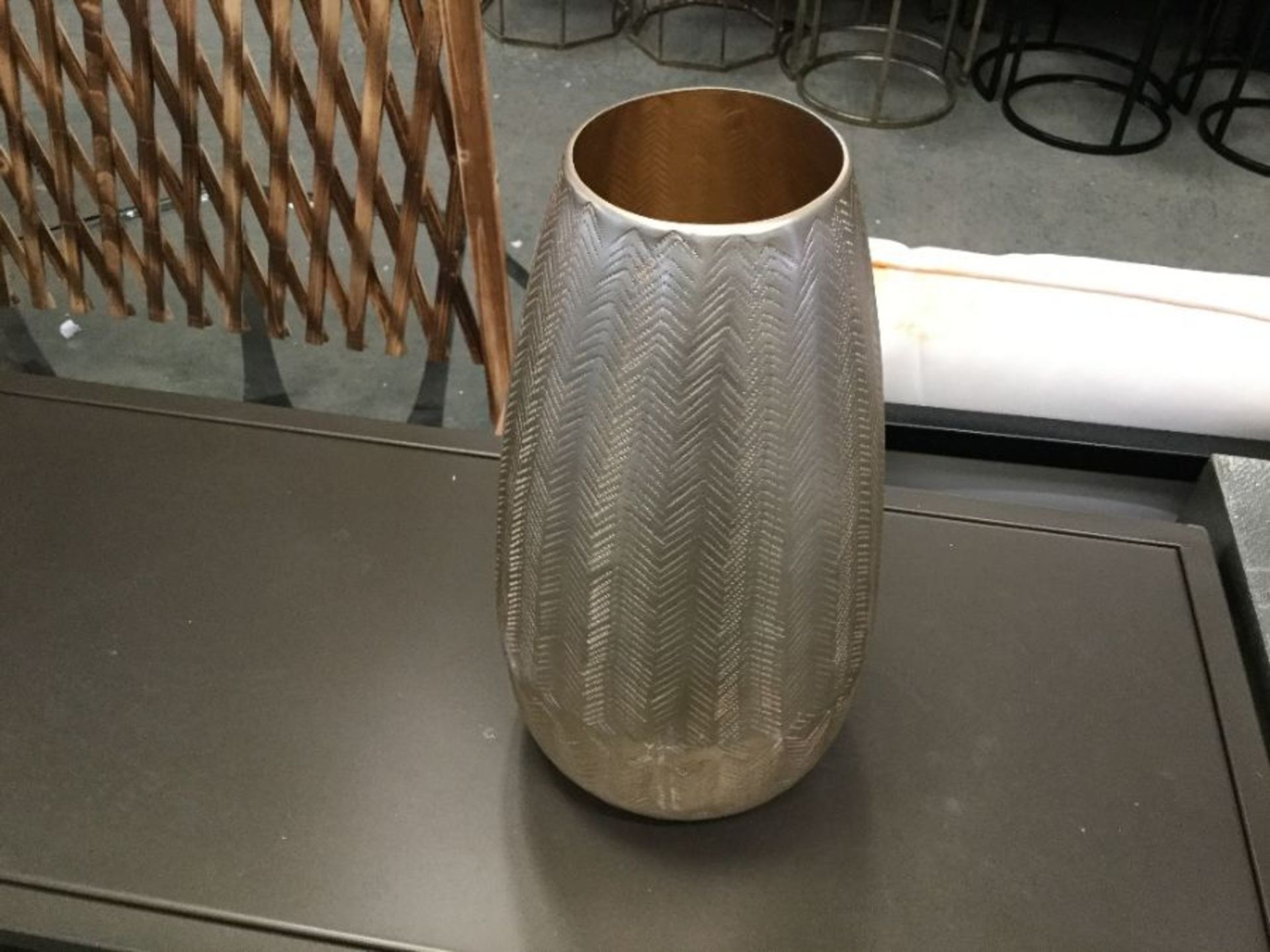 Herringbone Tapered Champagne 32cm Vase RRP -£49.875(418 -181 -704189)(FAULTY) - Image 2 of 2