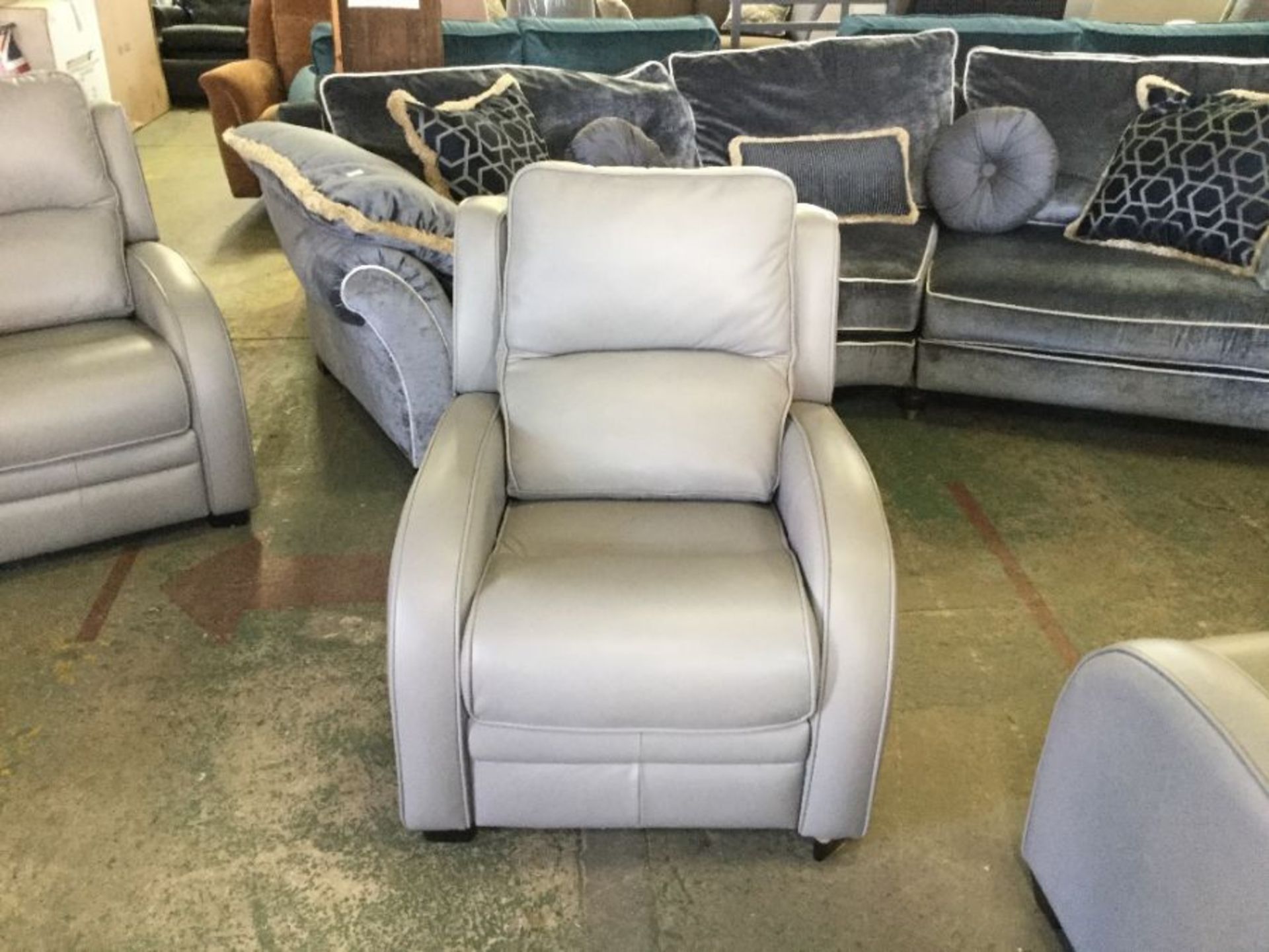 GREY LEATHER ELECTRIC RECLINING CHAIR (P20- W01192