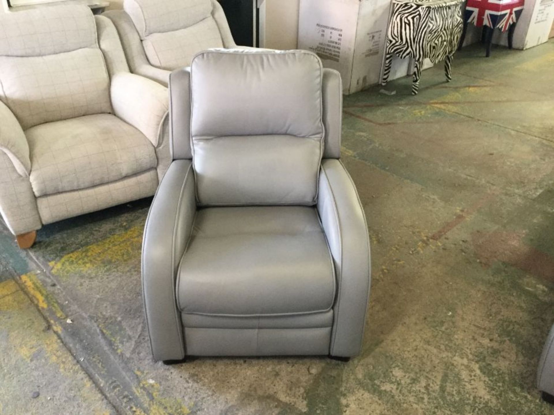 GREY LEATHER ELECTRIC RECLINING CHAIR (P16-W011442