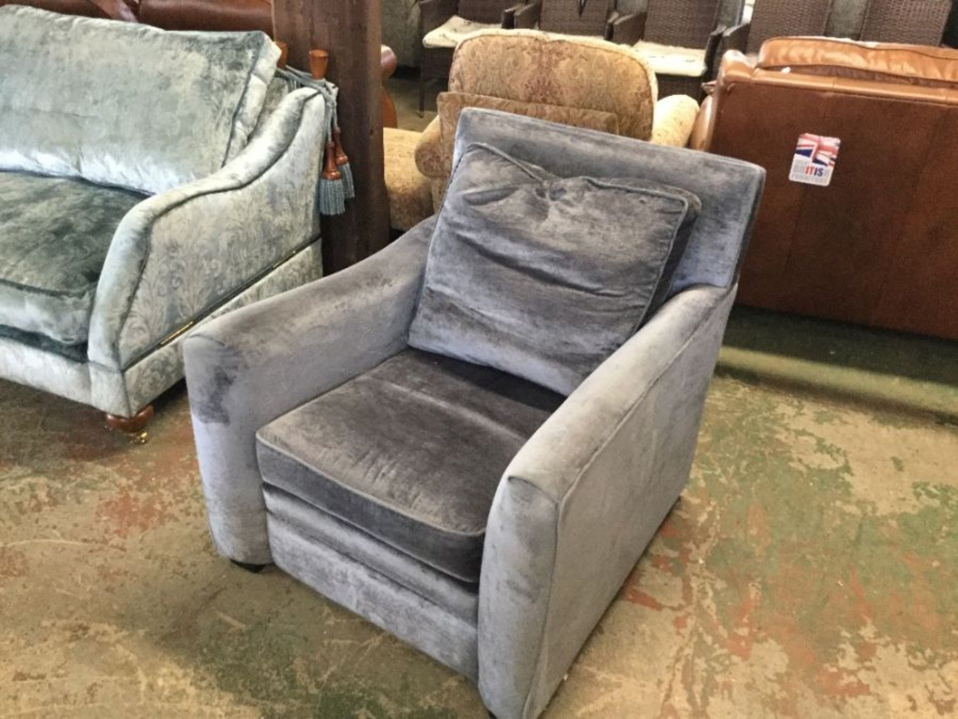 GREY FABRIC ACCENT CHAIR (P20- W00952473)
