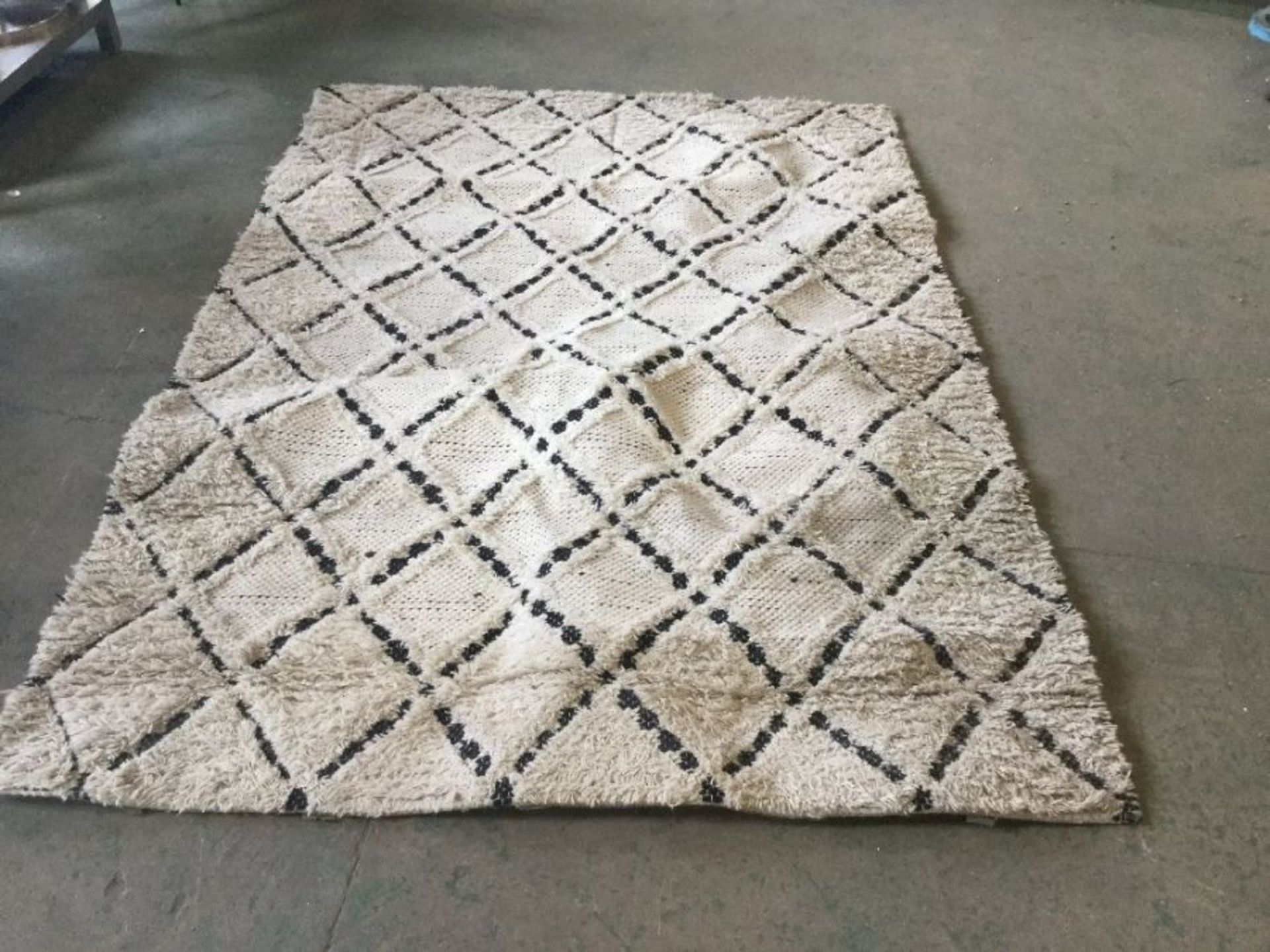 Wilton Diamond Design Wool Rug 160x230cm (DIRTY) - RRP £399 (119 - 702197)