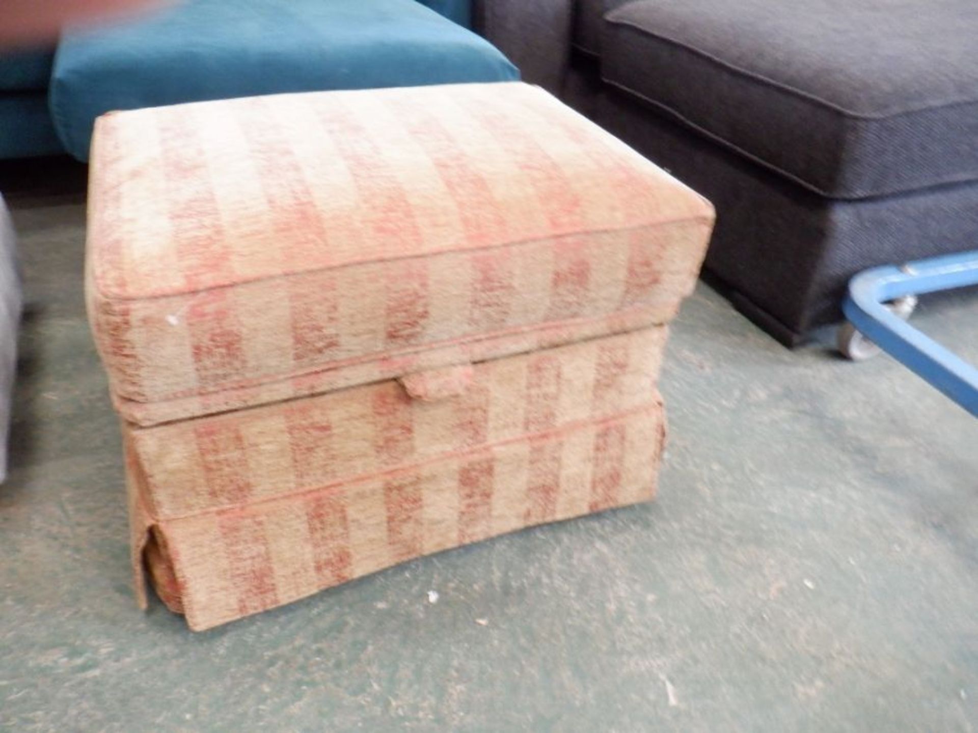 RED AND GOLD STRIPPED STORAGE FOOTSTOOL (P21)