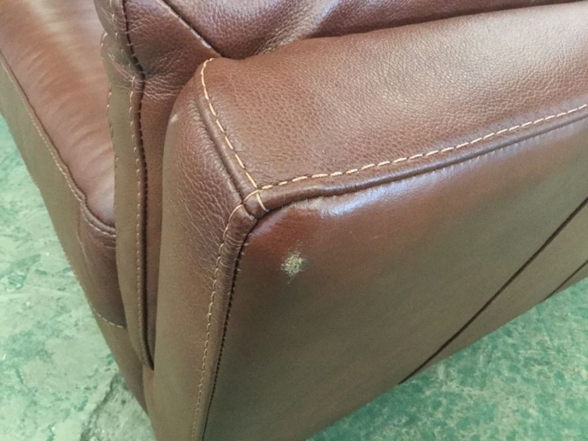 FELLINI TAN LEATHER 3 SEATER AND CHAIR (SCUFFED MISSING CORRECT FEET FAULTY ARM)(S1-9-10) - Image 4 of 4