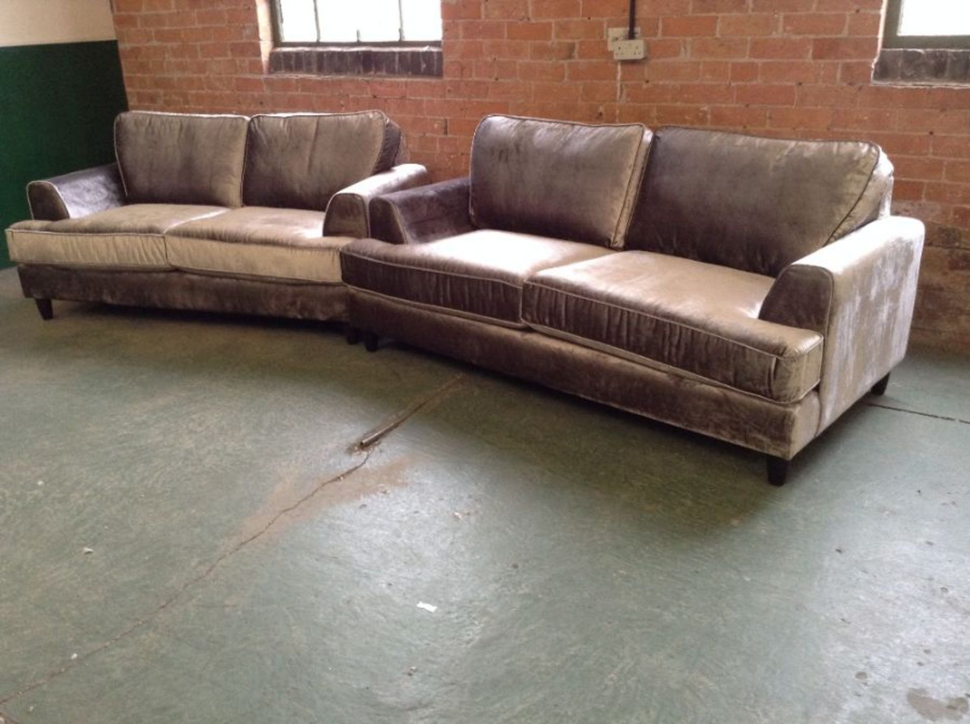 EX SHOWROOM CAMDEN VELVET TAUPE 3 ST AND 2 ST (31