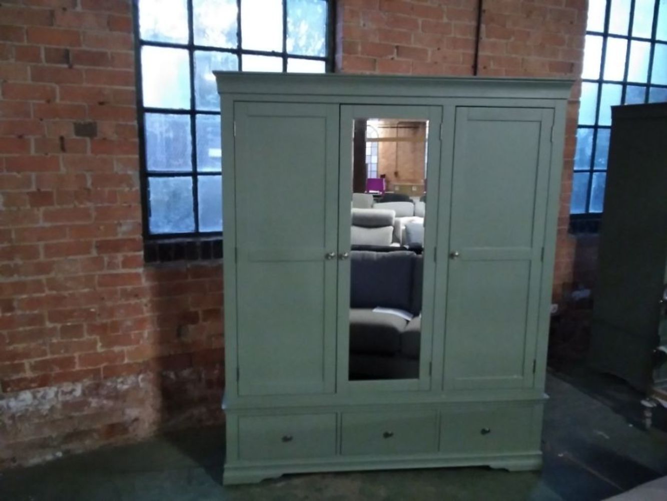 Modern & Antique Furniture Auction inc Top High Street Brands