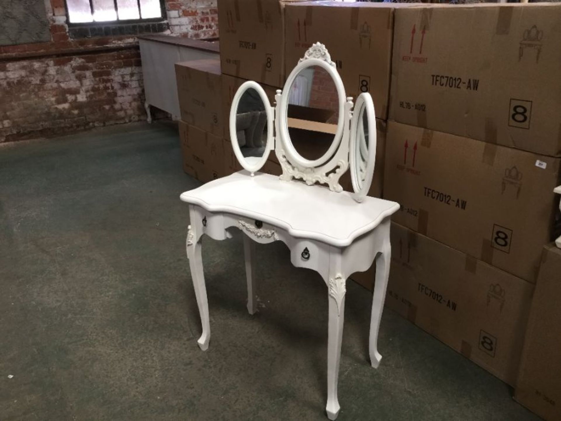 ANTQUE WHITE PAINTED DRESSING TABLE MIRROR (OPEN)