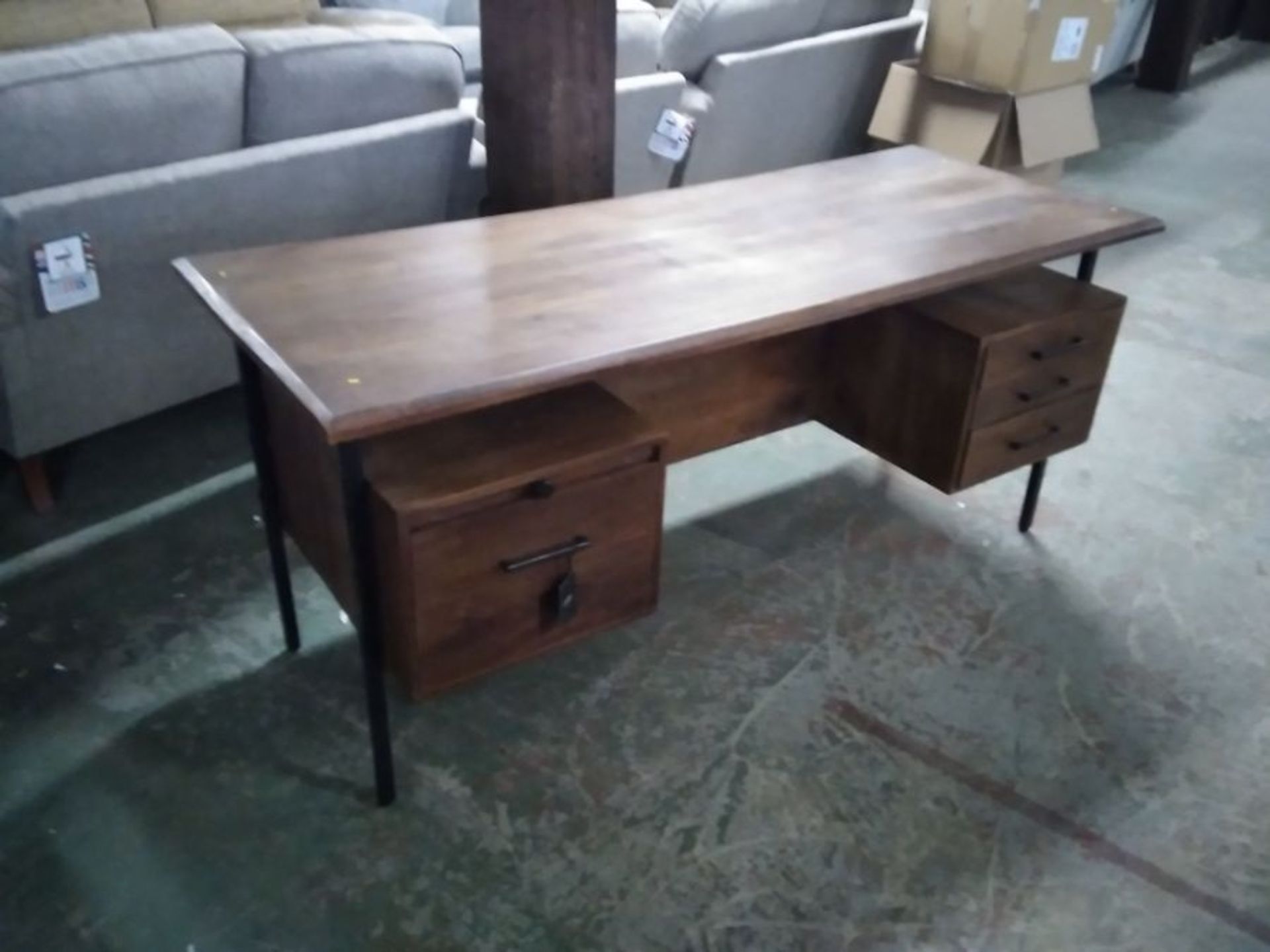 Mandello Wooden Feature Desk (B/7 -QC15 -704734)(DAMAGED)