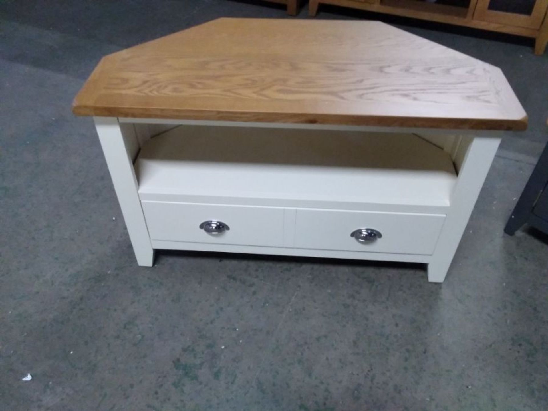 CHESTER PAINTED AND OAK CORNER TV UNIT