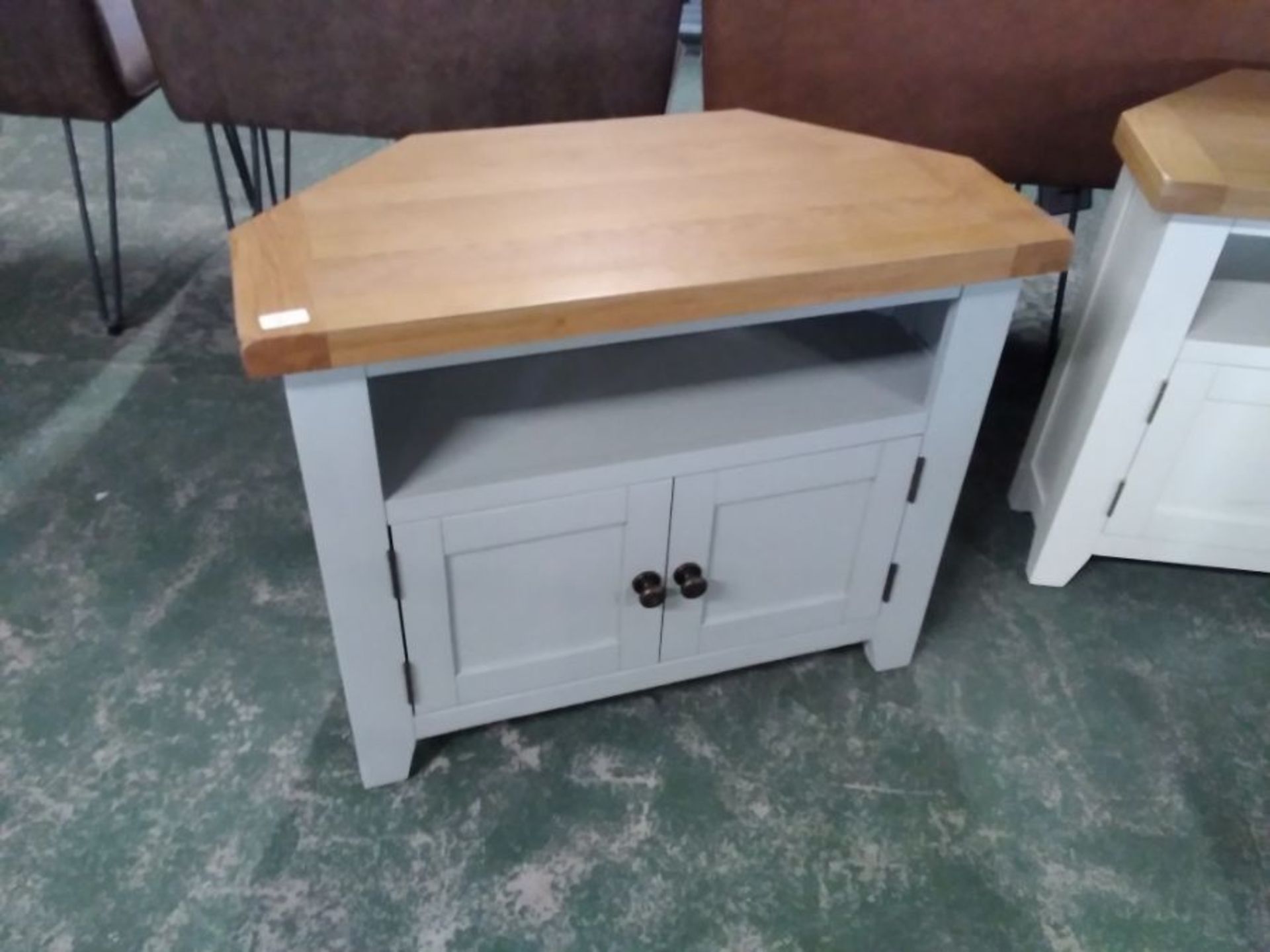 HAMPSHIRE GREY PAINTED AND OAK CORNER TV UNIT (HEA