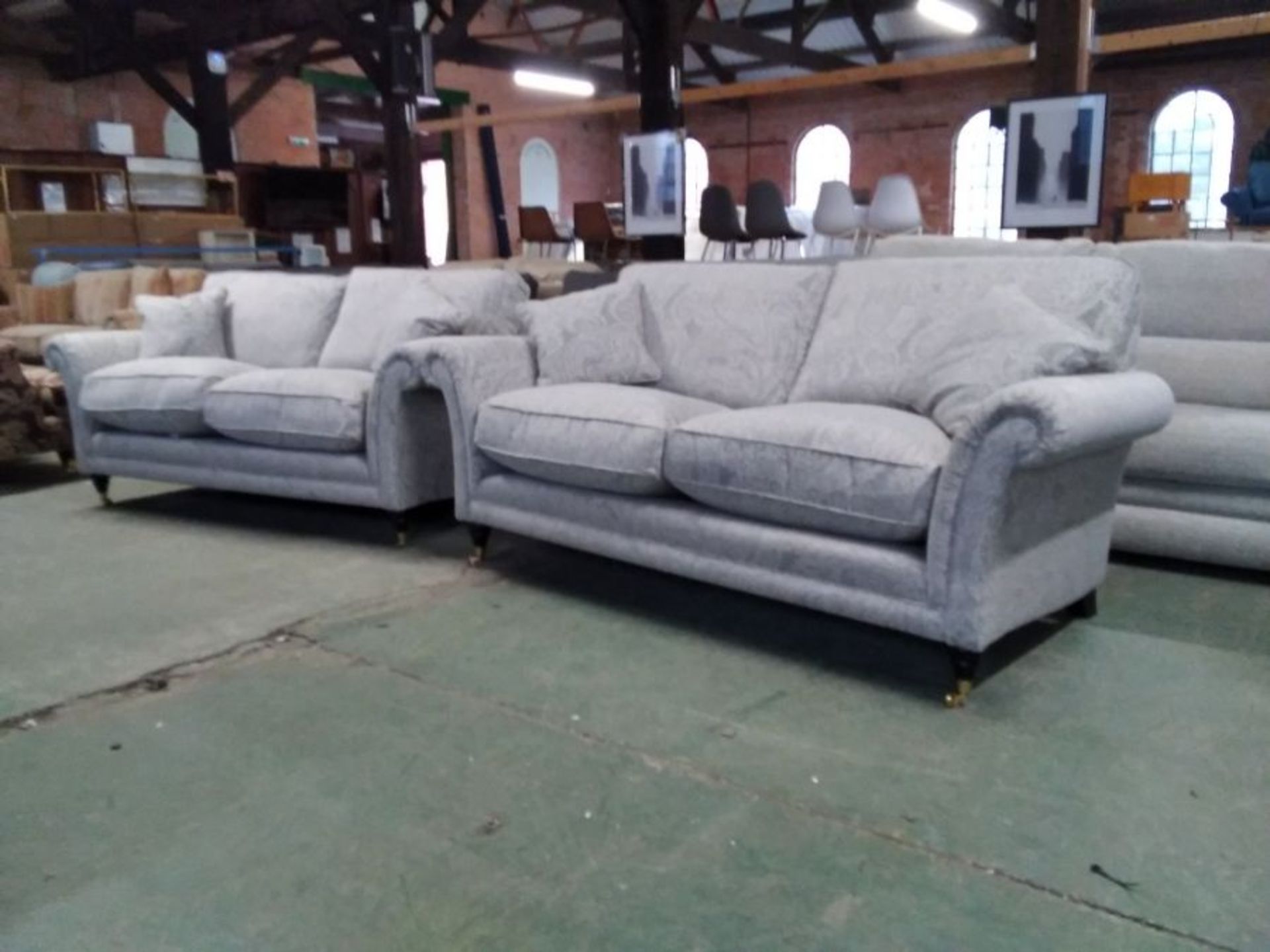 GREY FLORAL PATTERNED 21/2 SEATER AND X 2 (TROO282