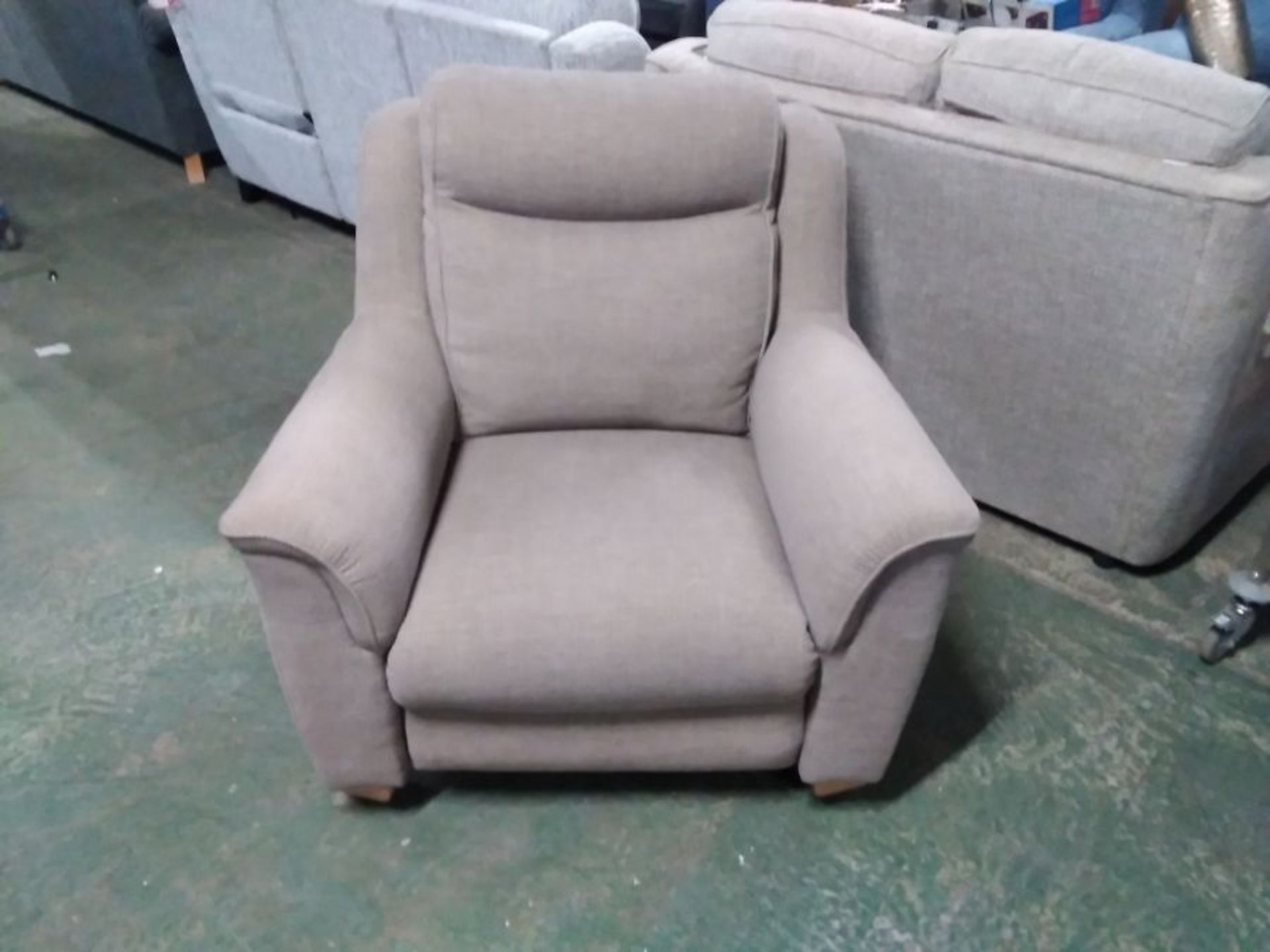 BEIGE ELECTRIC RECLINING CHAIR (TROO2823-WO1152792