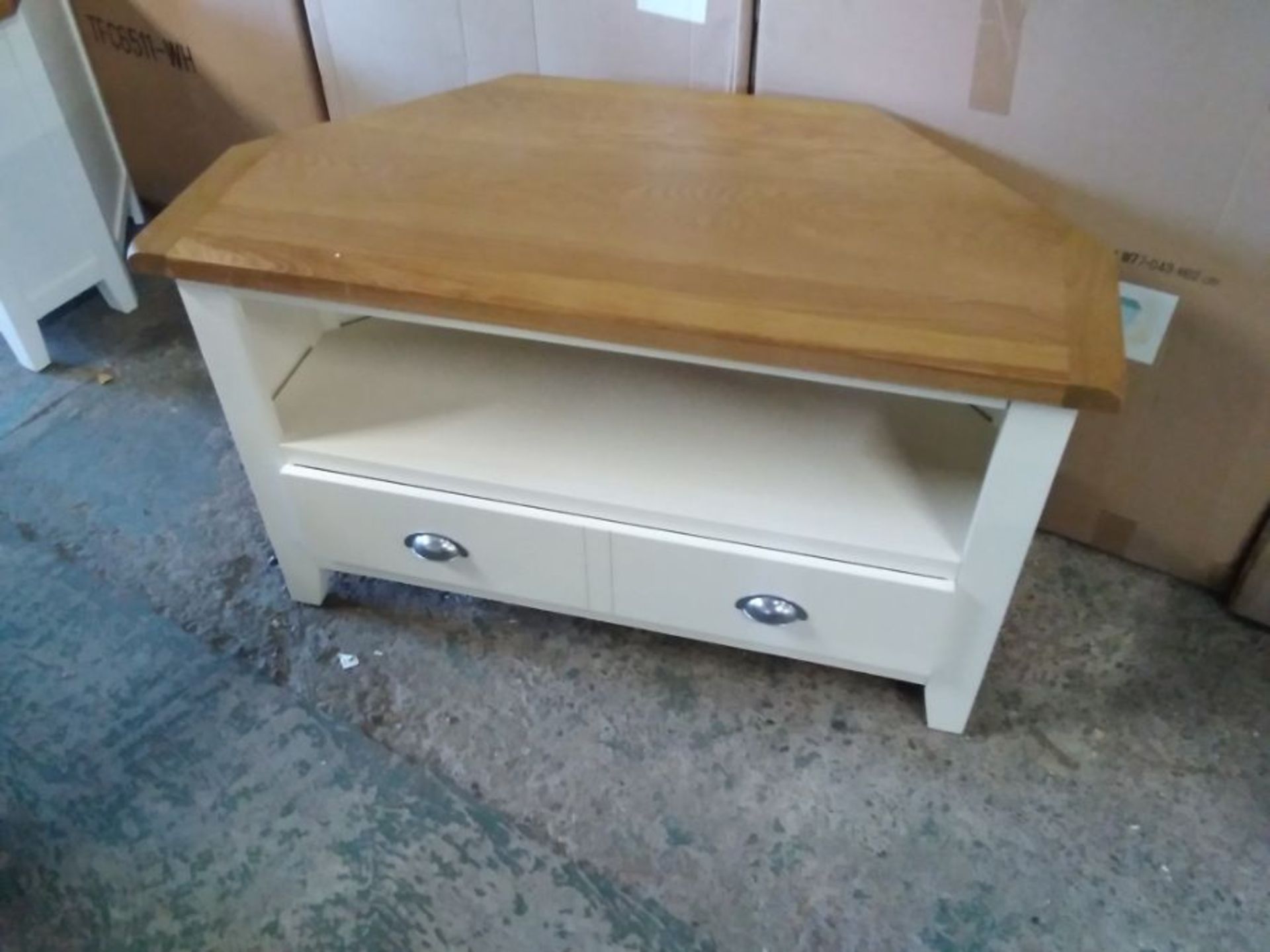 CHESTER WHITE PAINTED AND OAK CORNER TV UNIT {DAMA