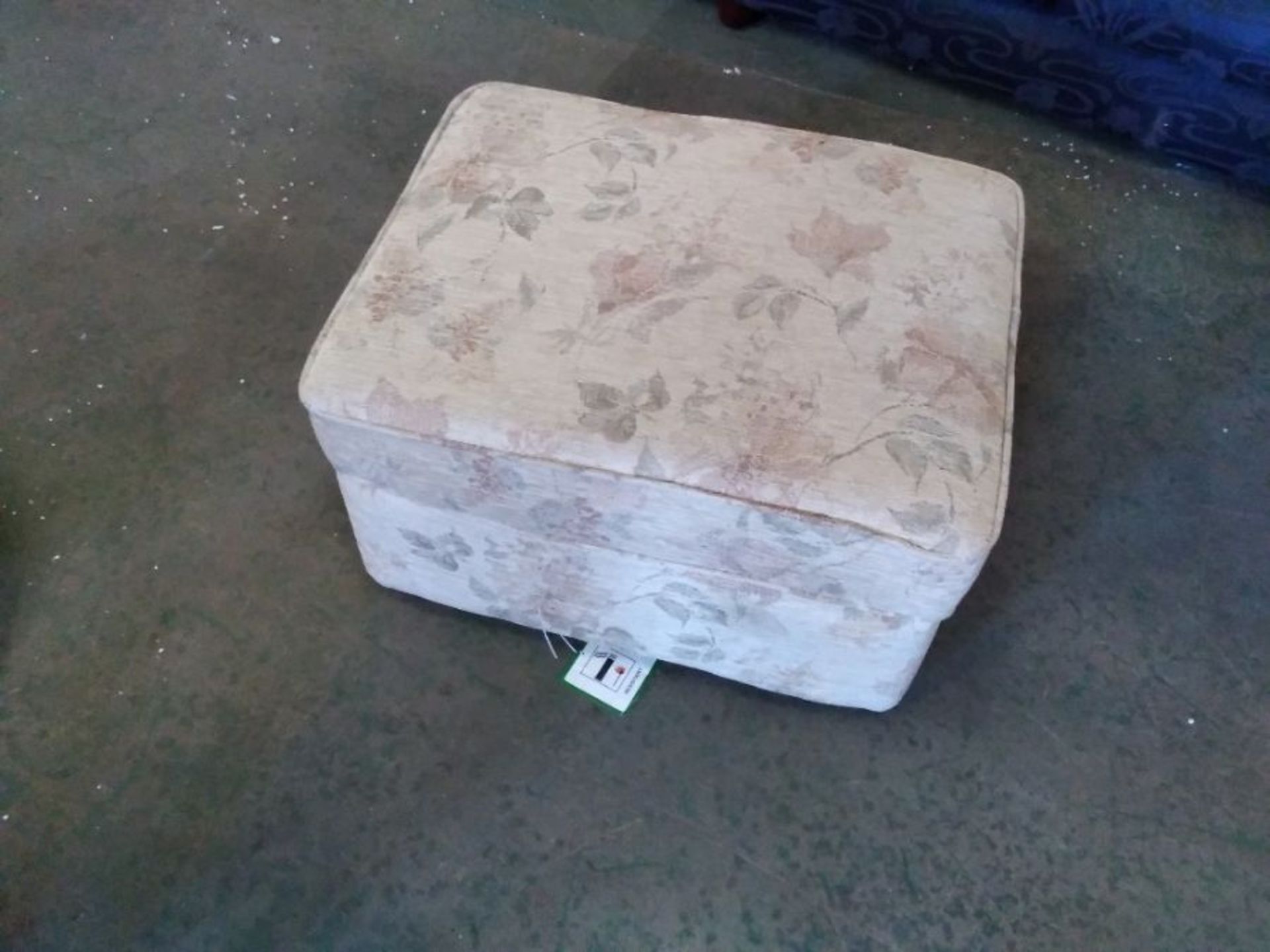 CREAM FLORAL PATTERNENED FOOTSTOOL