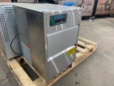 Polar Refrigeration T316-03 Stainless Steel Countertop Ice Machine, Please Note: There is NO VAT