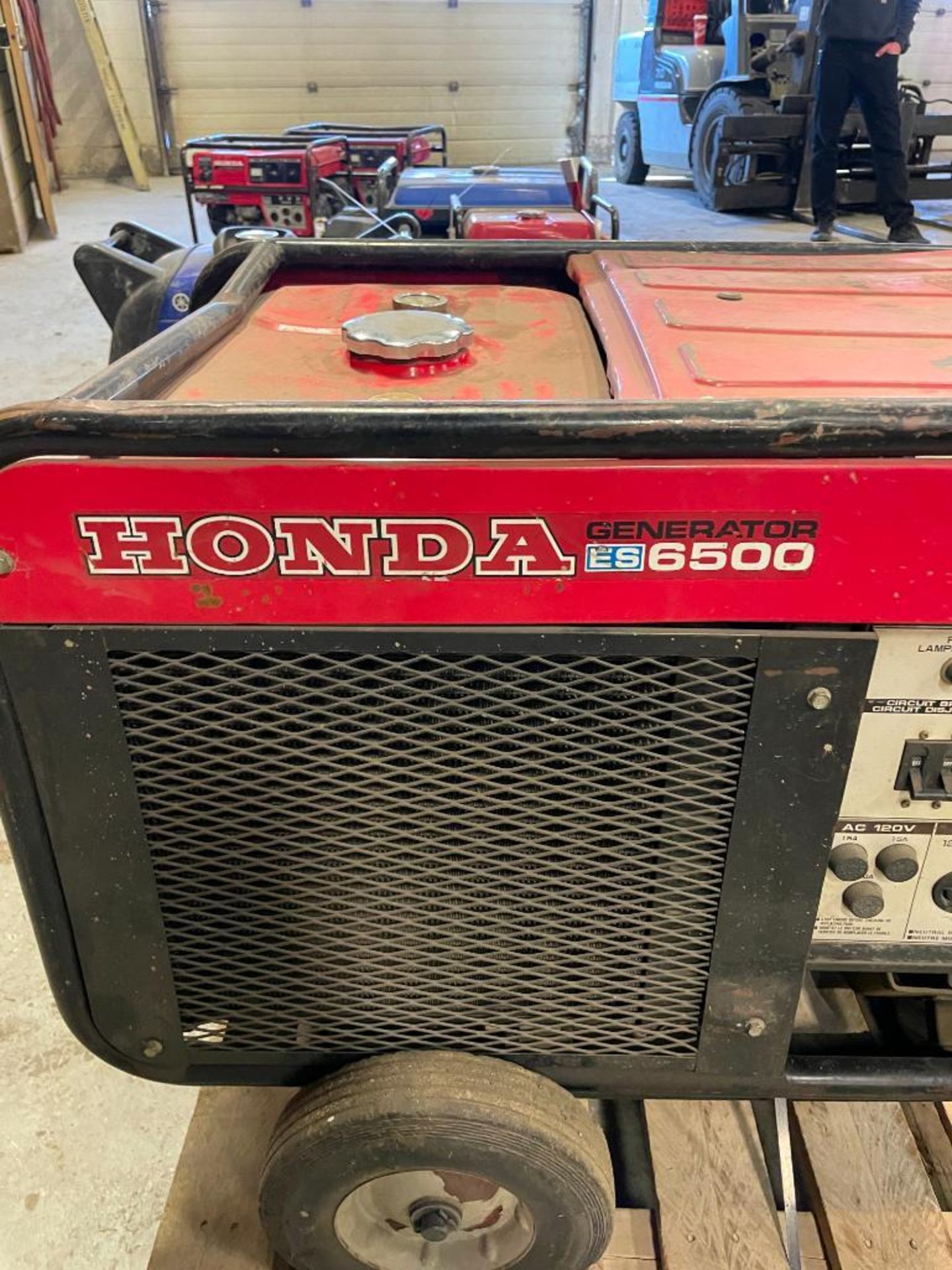 Honda EM6500 Generator - Image 2 of 3