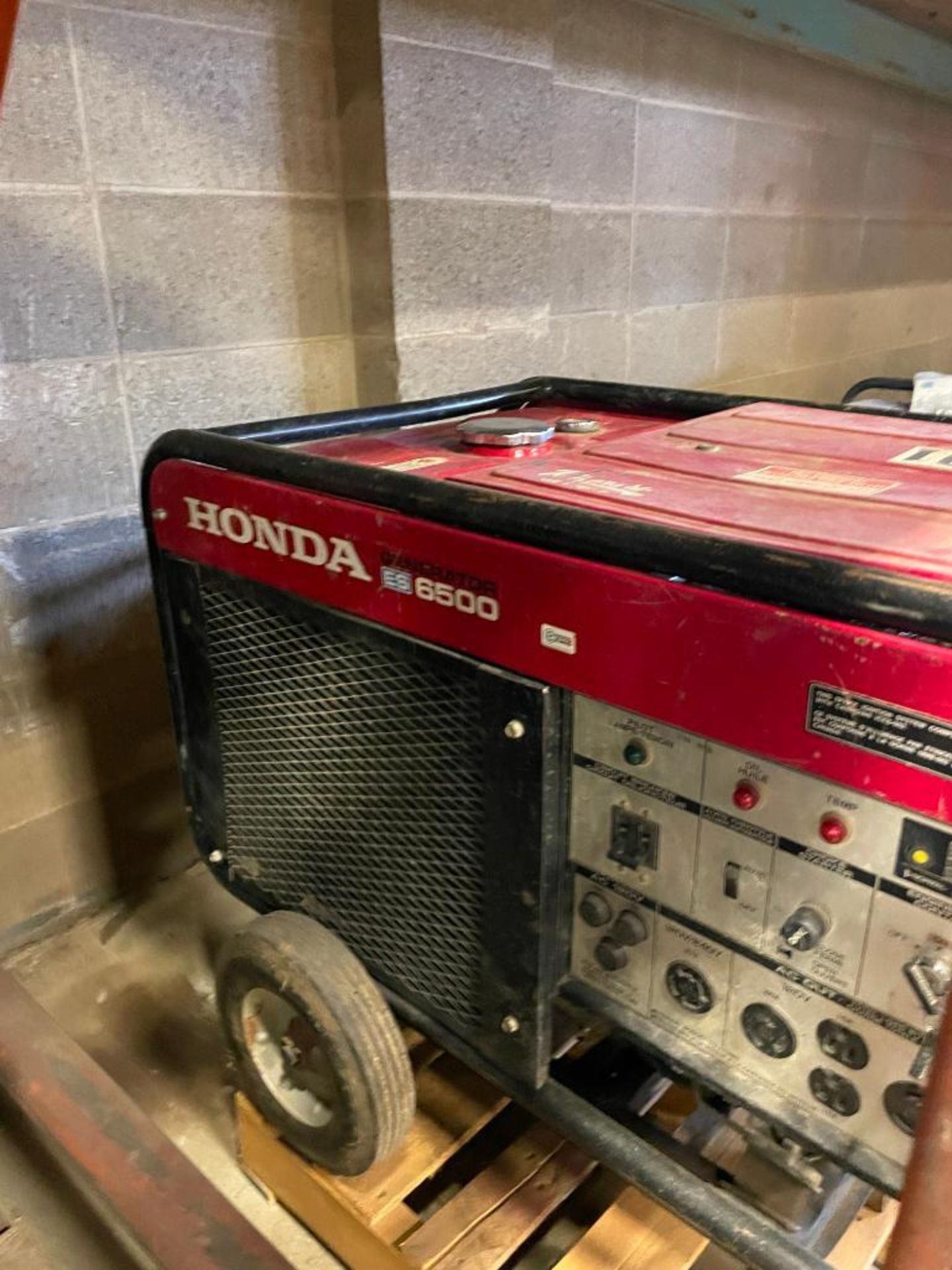 Honda EM6500 Generator - Image 3 of 3