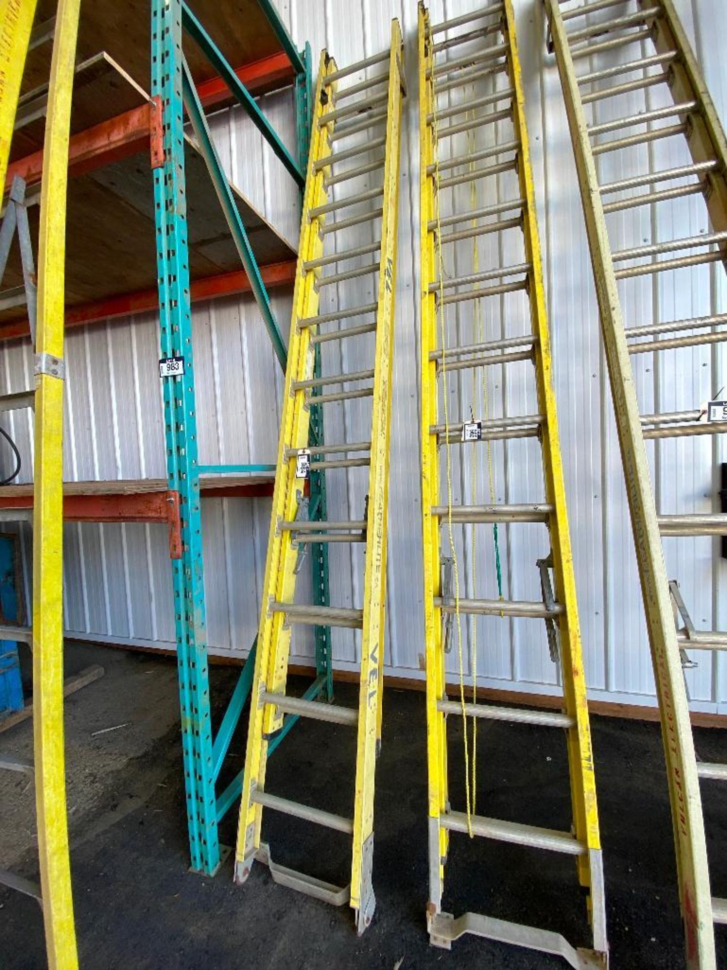 24' Featherlite Fiberglass Extension Ladder