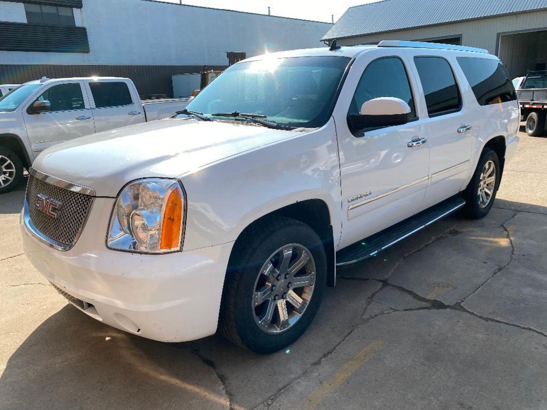 2010 GMC Yukon Denali XL 4X4 VIN #: 1GKUKMEF0AR100570