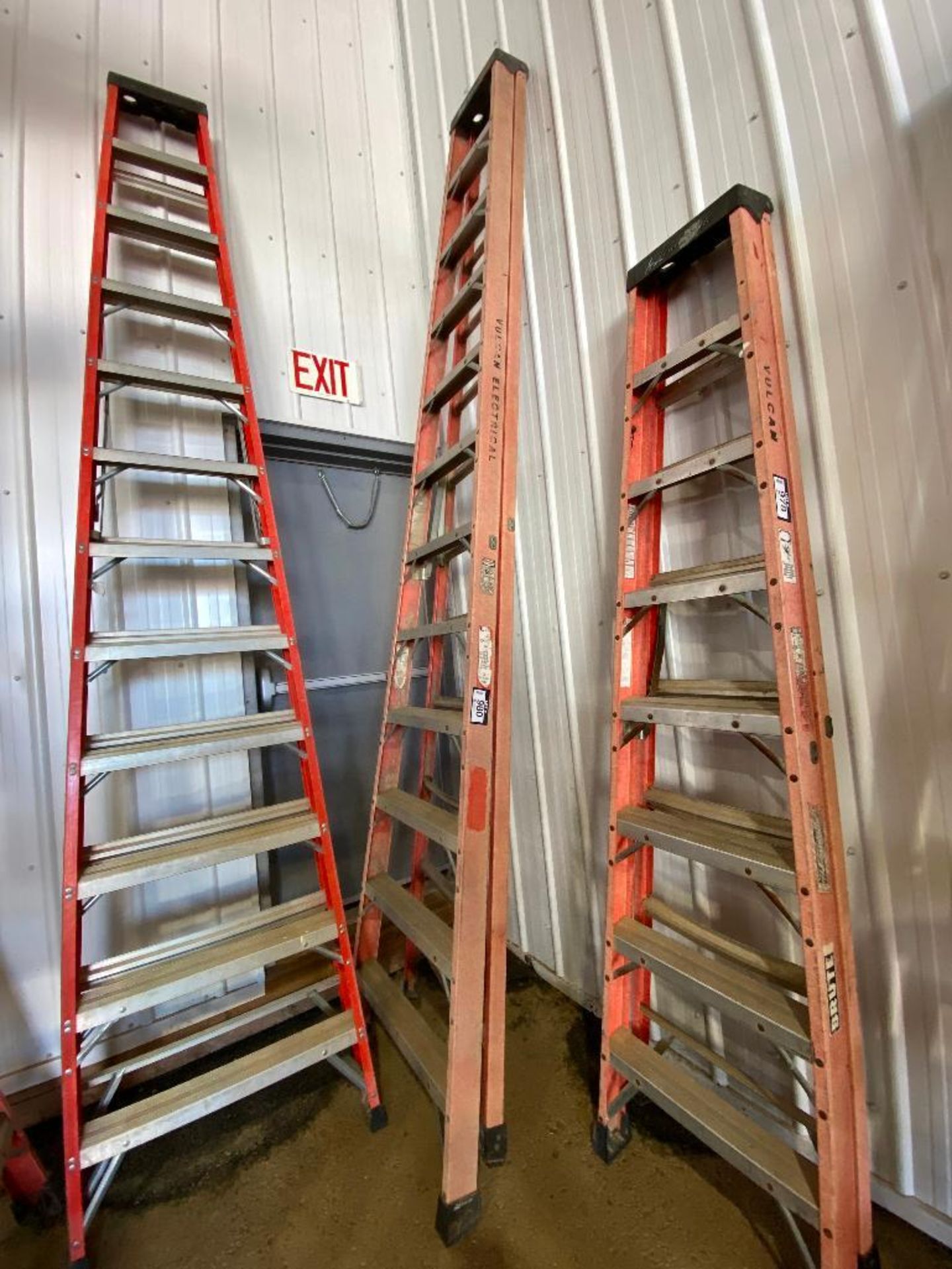 12' Louisville Fiberglass Step Ladder