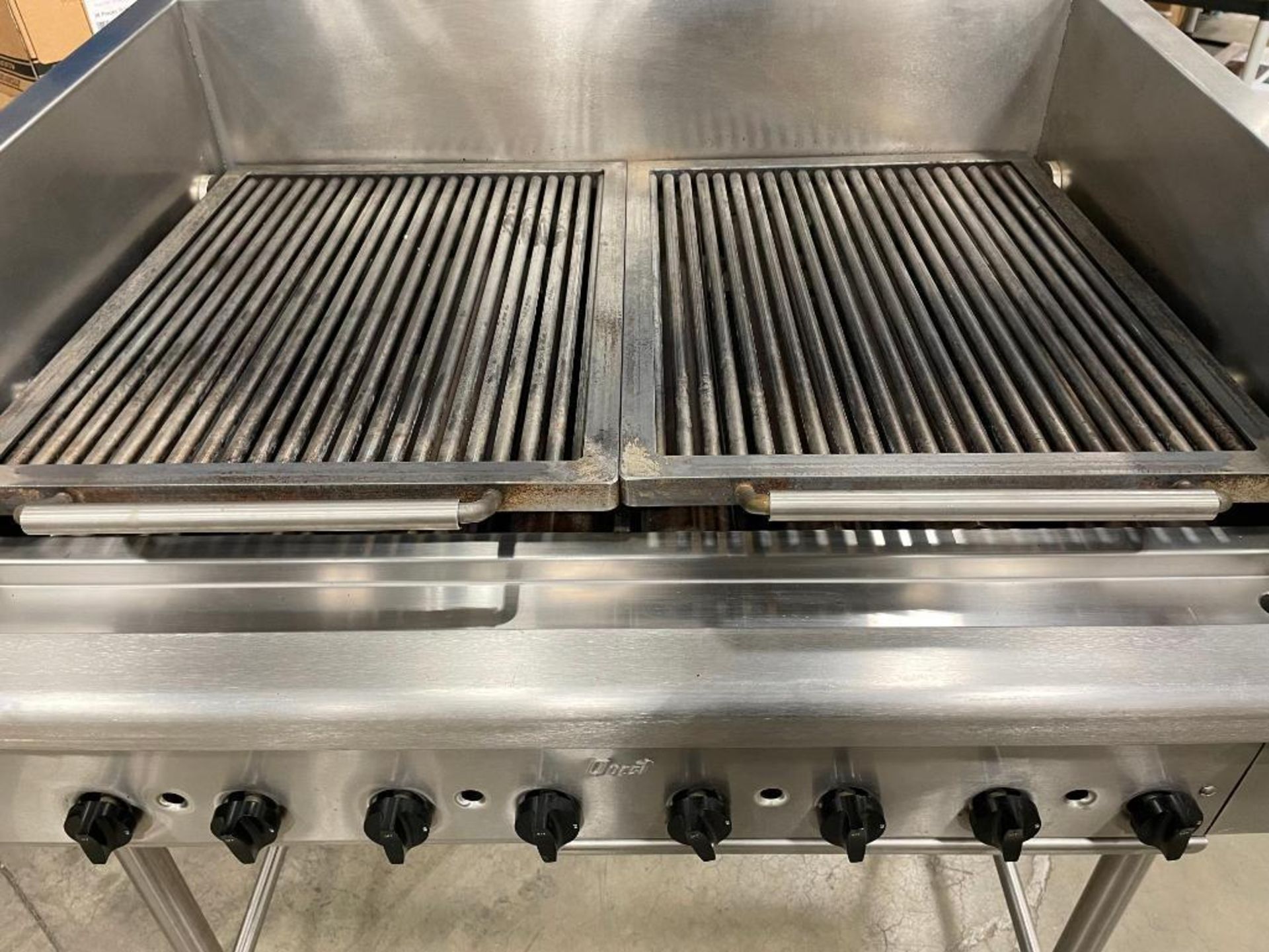 QUEST QGMB36 CHARBROILER WITH STAND - Image 2 of 10