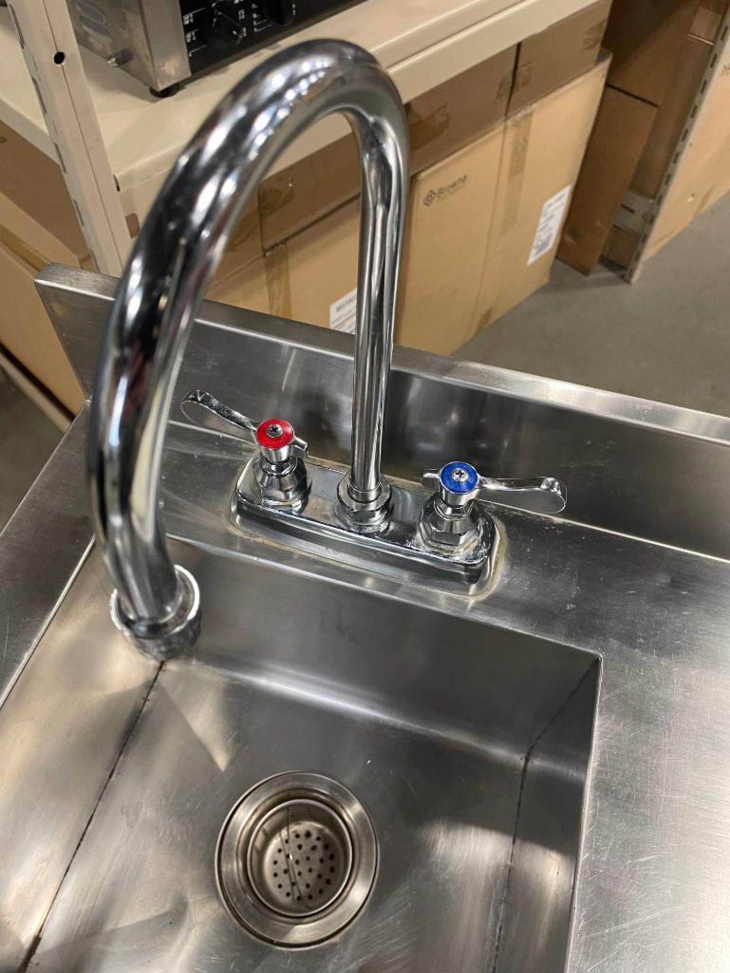 STAINLESS STEEL BEVERAGE TABLE WITH SINK, GLASS WASHER AND CUTTING BOARD - Image 13 of 14