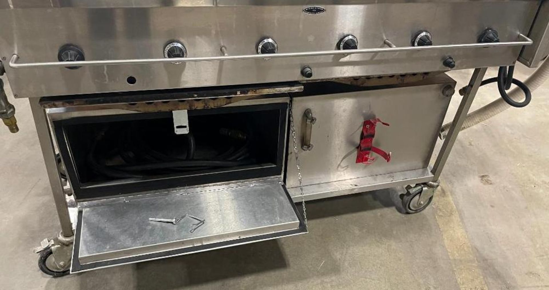 MCKINLEY & TAYLOR CUSTOM 6 BURNER CHARBROILER WITH SINK & CAST IRON FLAT TOP - Image 8 of 9