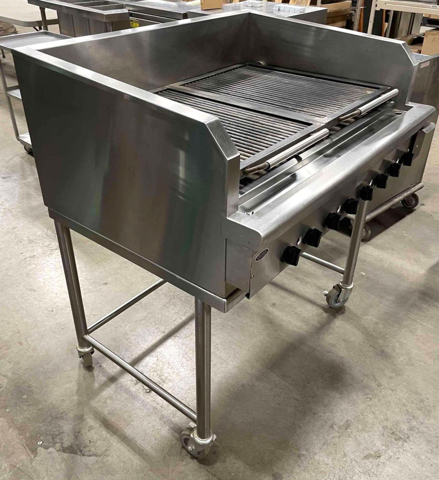 QUEST QGMB36 CHARBROILER WITH STAND - Image 3 of 10