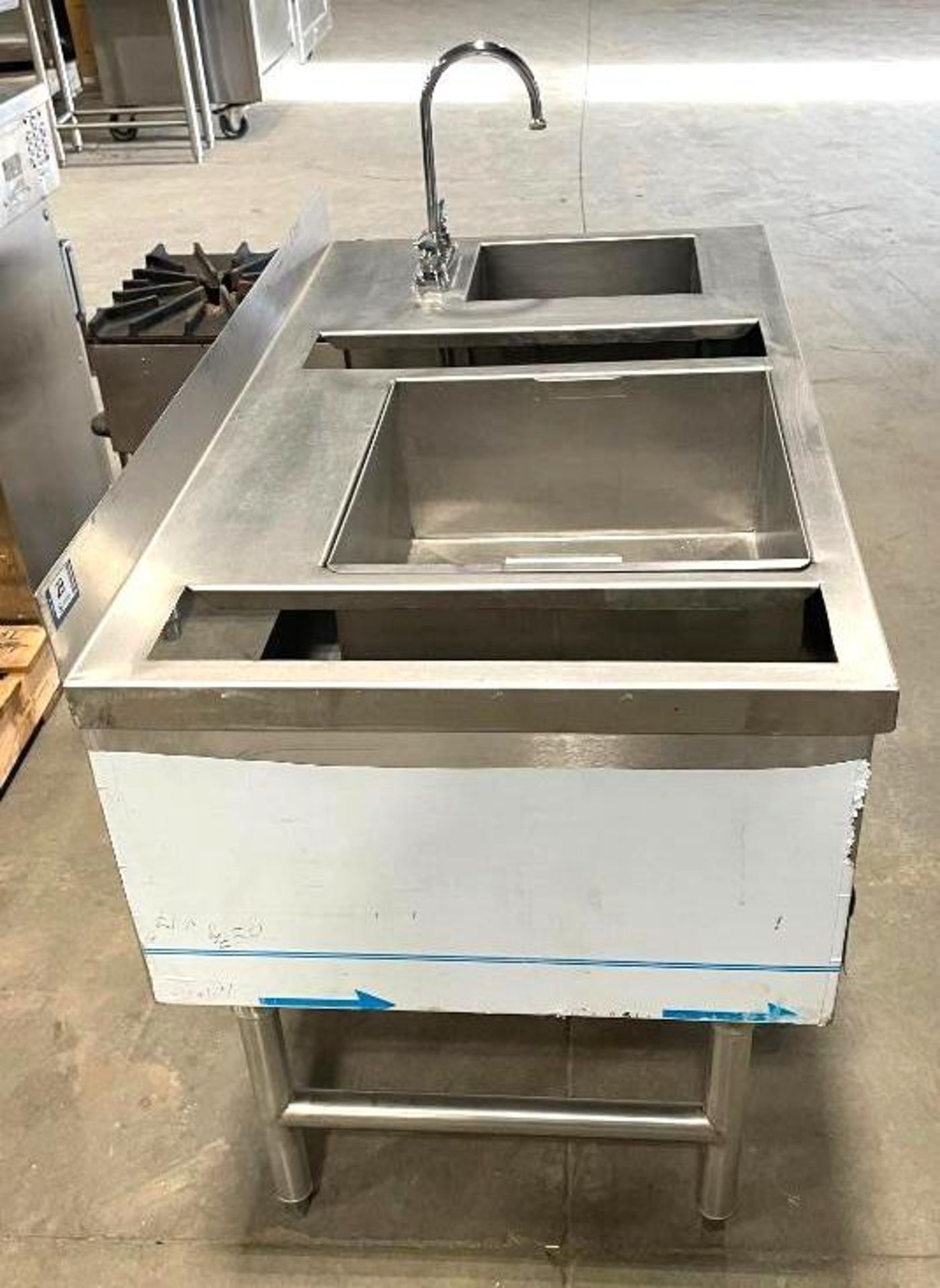 STAINLESS STEEL UNDERBAR WORKSTATION WITH ICE BIN AND SINK - Image 8 of 10