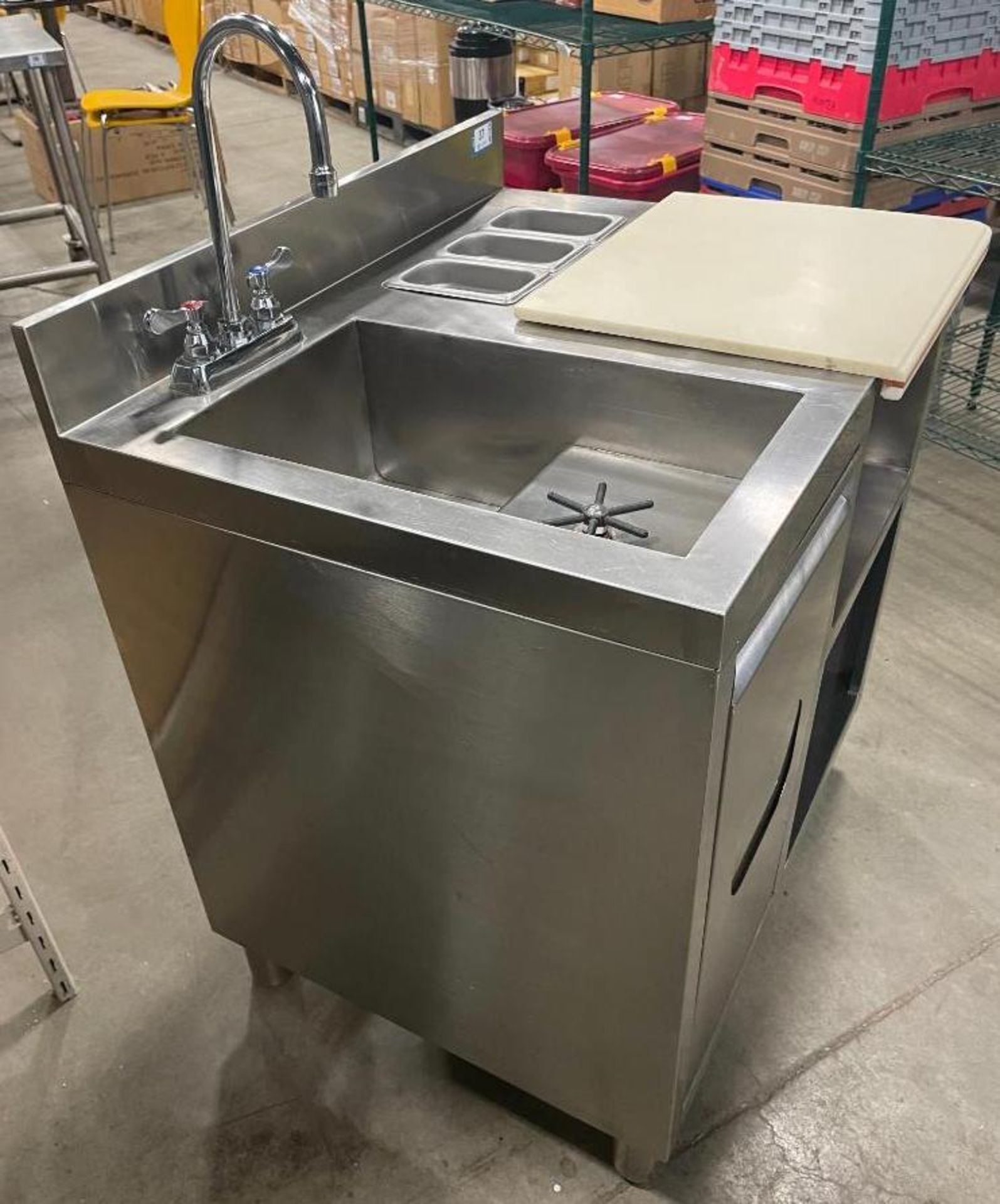 STAINLESS STEEL BEVERAGE TABLE WITH SINK, GLASS WASHER AND CUTTING BOARD - Image 7 of 14