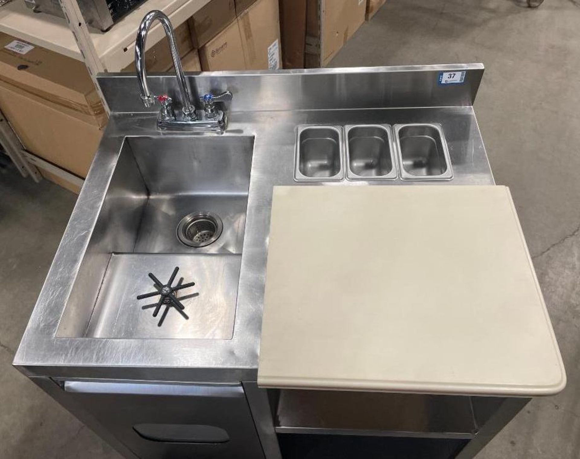 STAINLESS STEEL BEVERAGE TABLE WITH SINK, GLASS WASHER AND CUTTING BOARD - Image 2 of 14