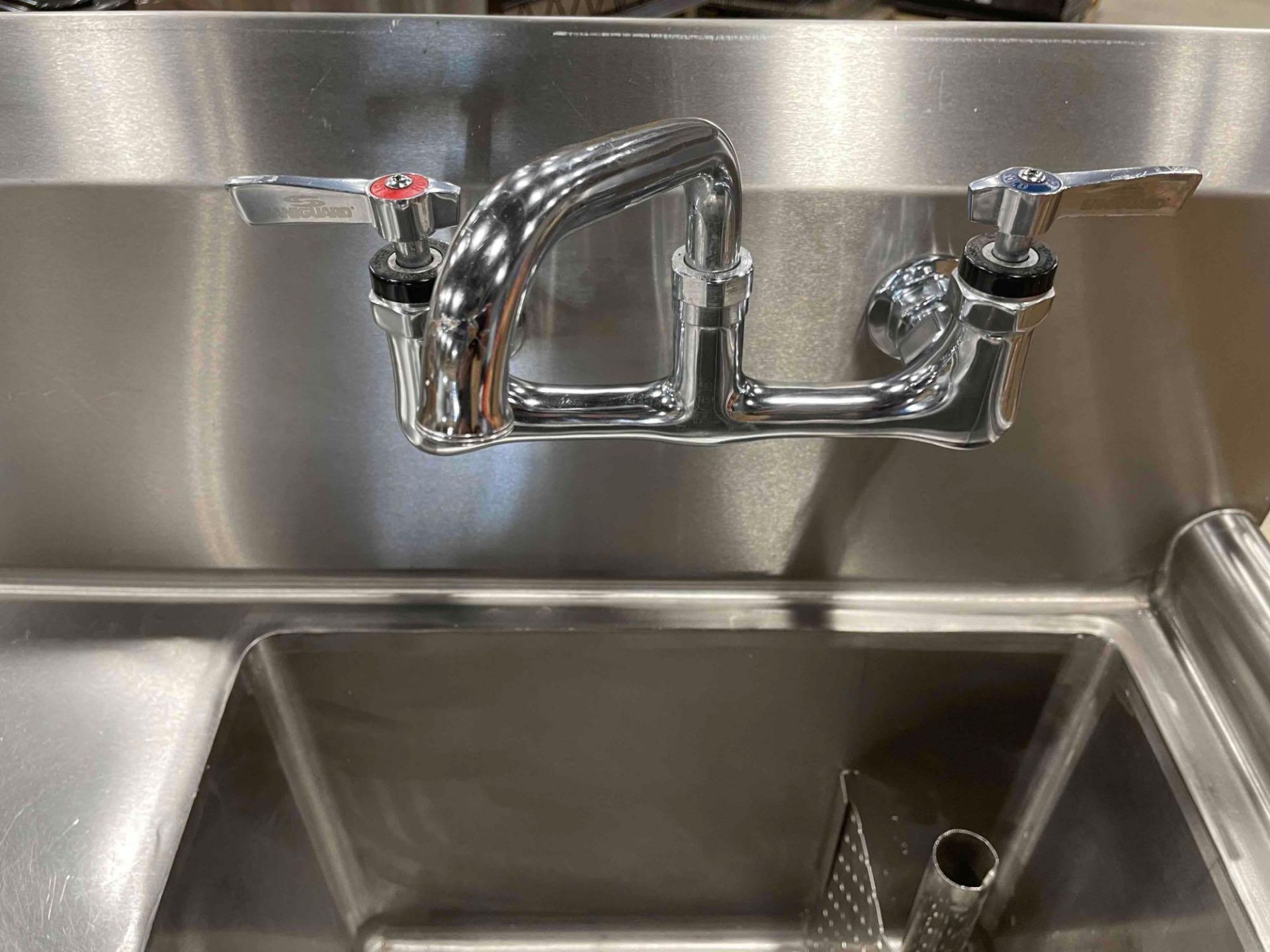 TARRISON TA-CDS1-18L SINGLE COMPARTMENT CORNER DRAIN SINK, LEFT DRAINBOARD AND TAPS - Image 3 of 6