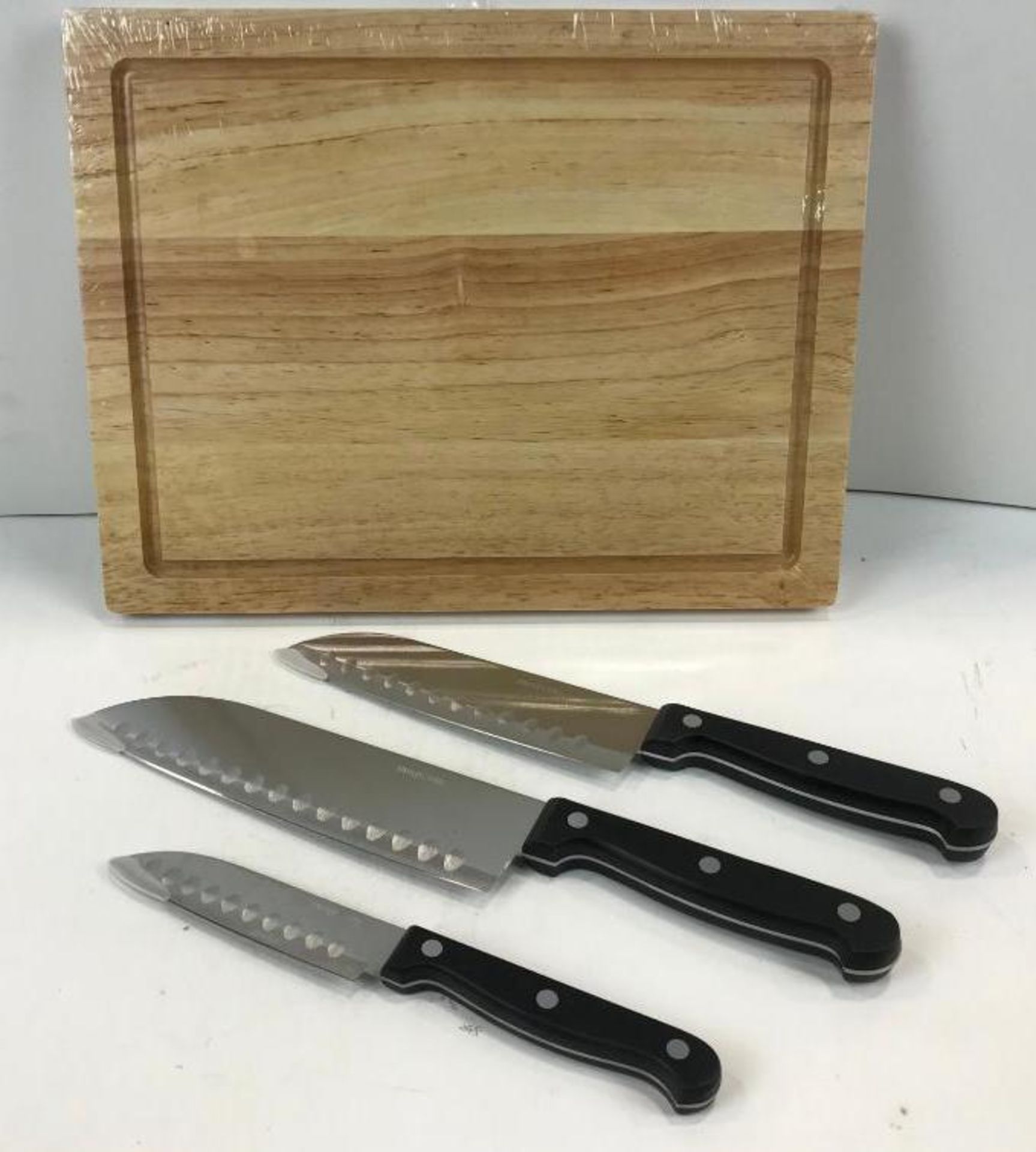 12" X 9" OAK CUTTING BOARD WITH 7", 6", 4" SANTOKU KNIVES - Image 2 of 4