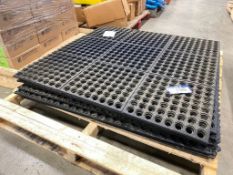 Pallet of (8) Compression Matting