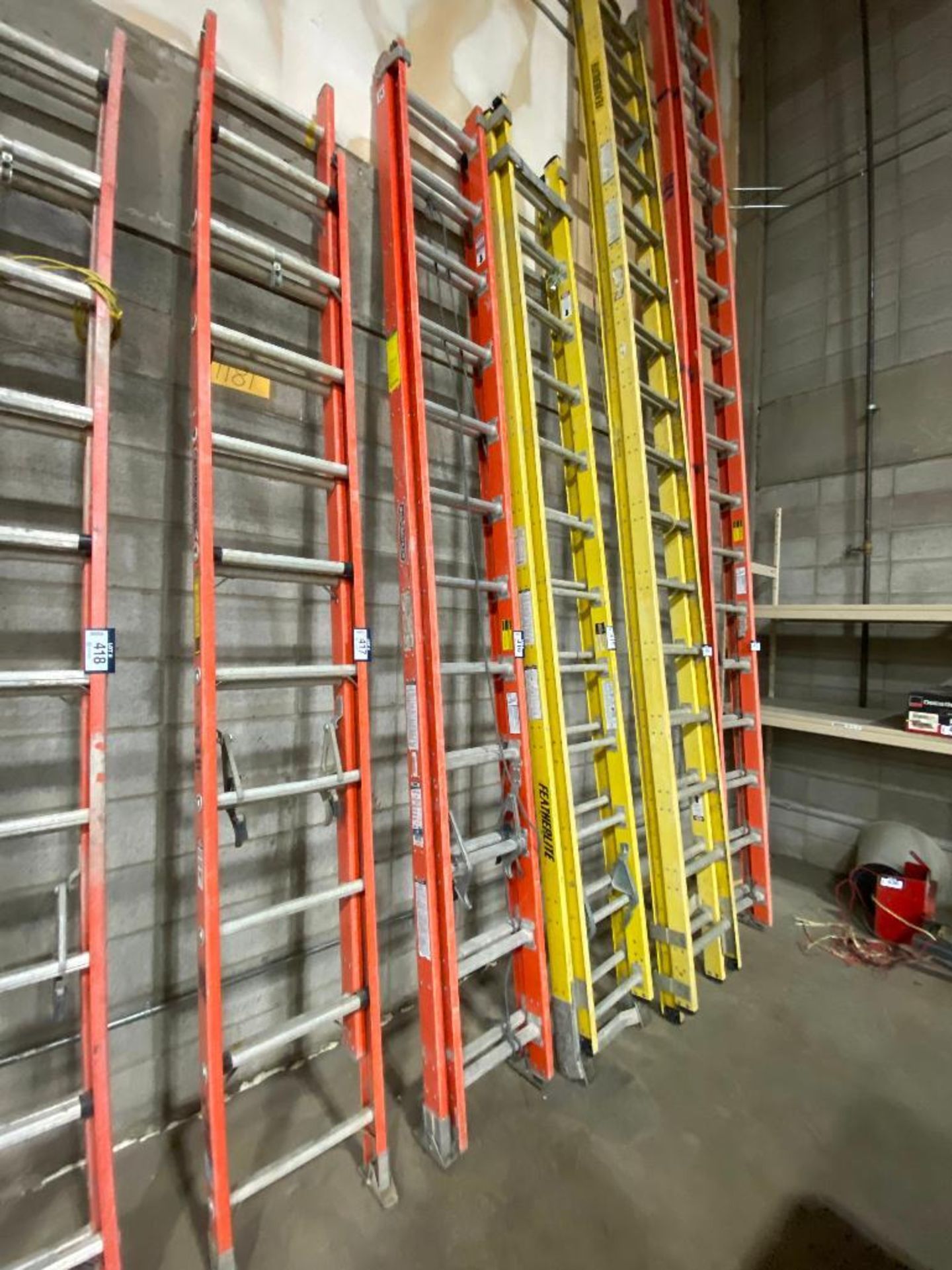 Louisville 24' Fiberglass Extension Ladder - Image 2 of 3