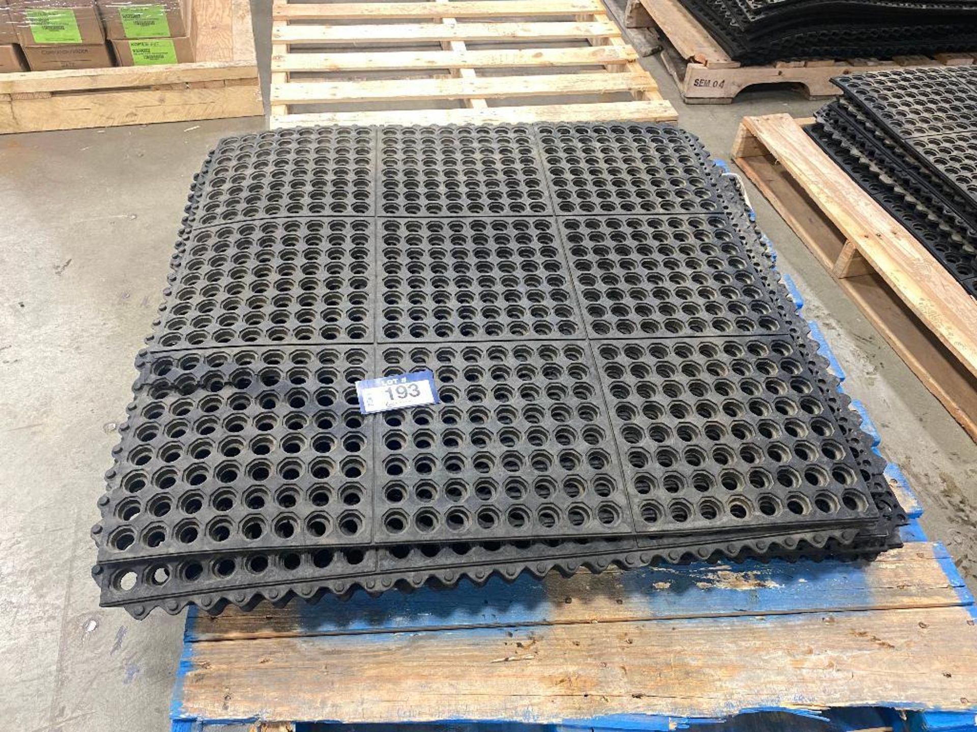 Pallet of (10) Compression Matting