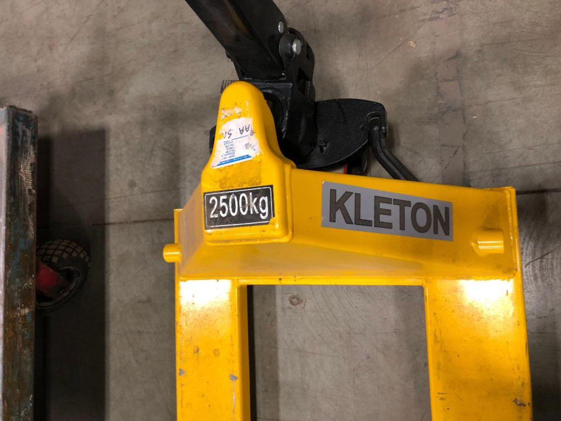 Kleton 2500Kg Capacity Pallet Jack - Image 2 of 2