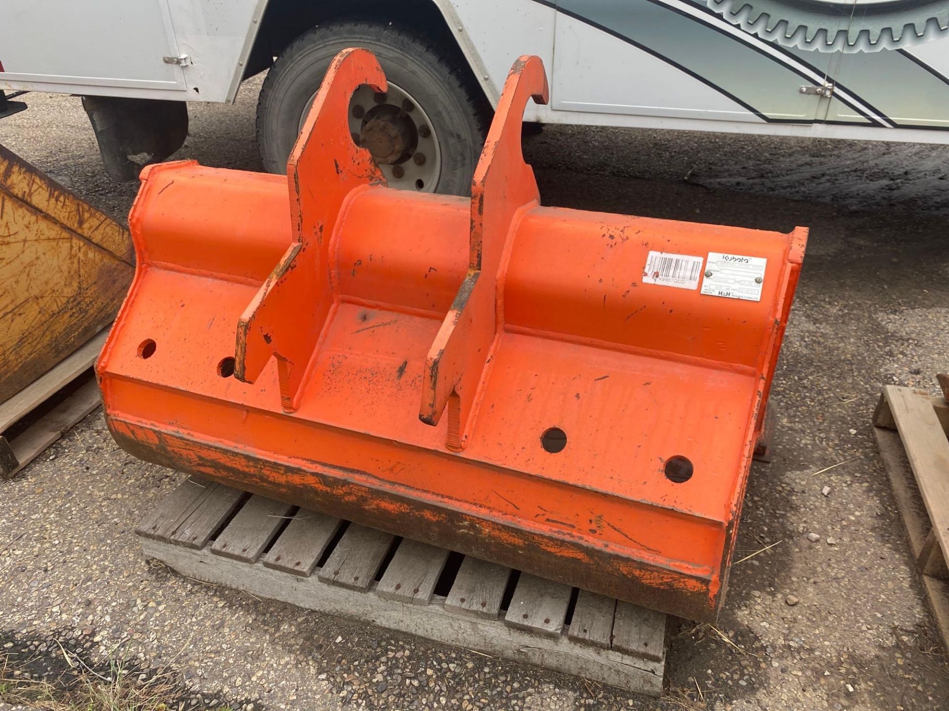 2019 Kubota K9987QCD KX080 48DC 48” Excavator Cleanup Bucket - Image 3 of 4