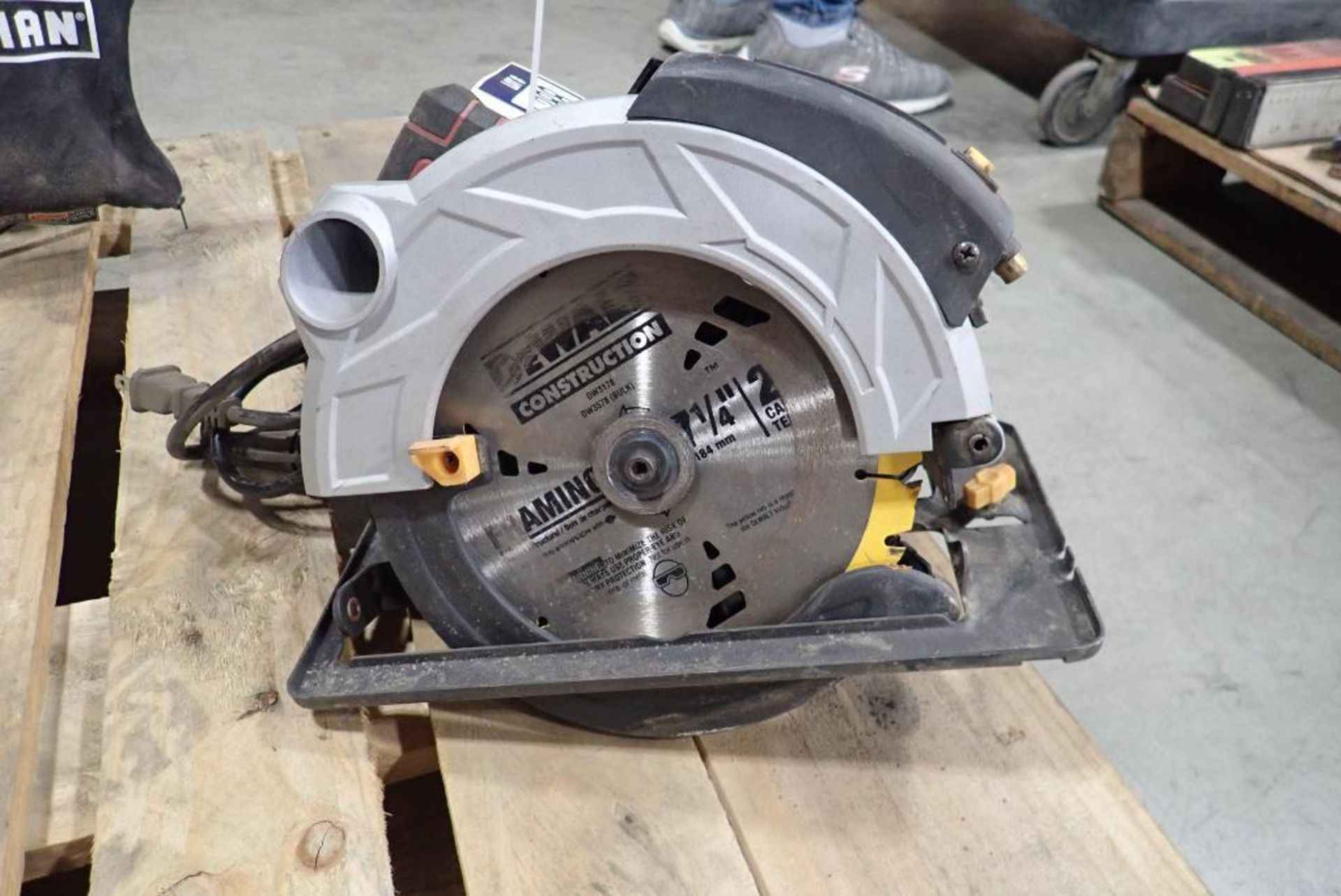 Chicago Electric 7 /14" Circular Saw w/ Laser Guide System