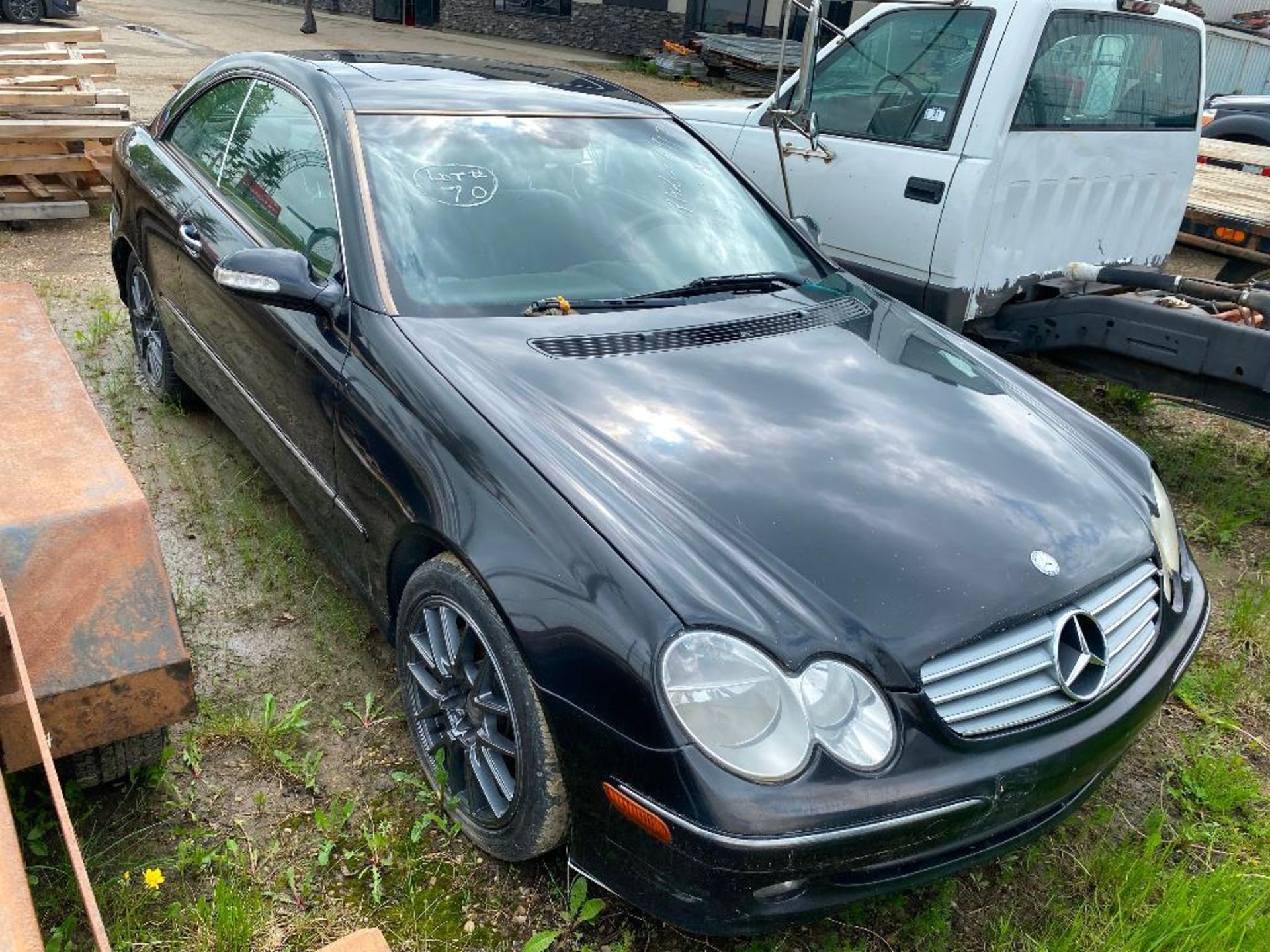 2005 Mercedes-Benz CLK Coupe, VIN #: WDBTJ65J25F126037 - Image 2 of 7